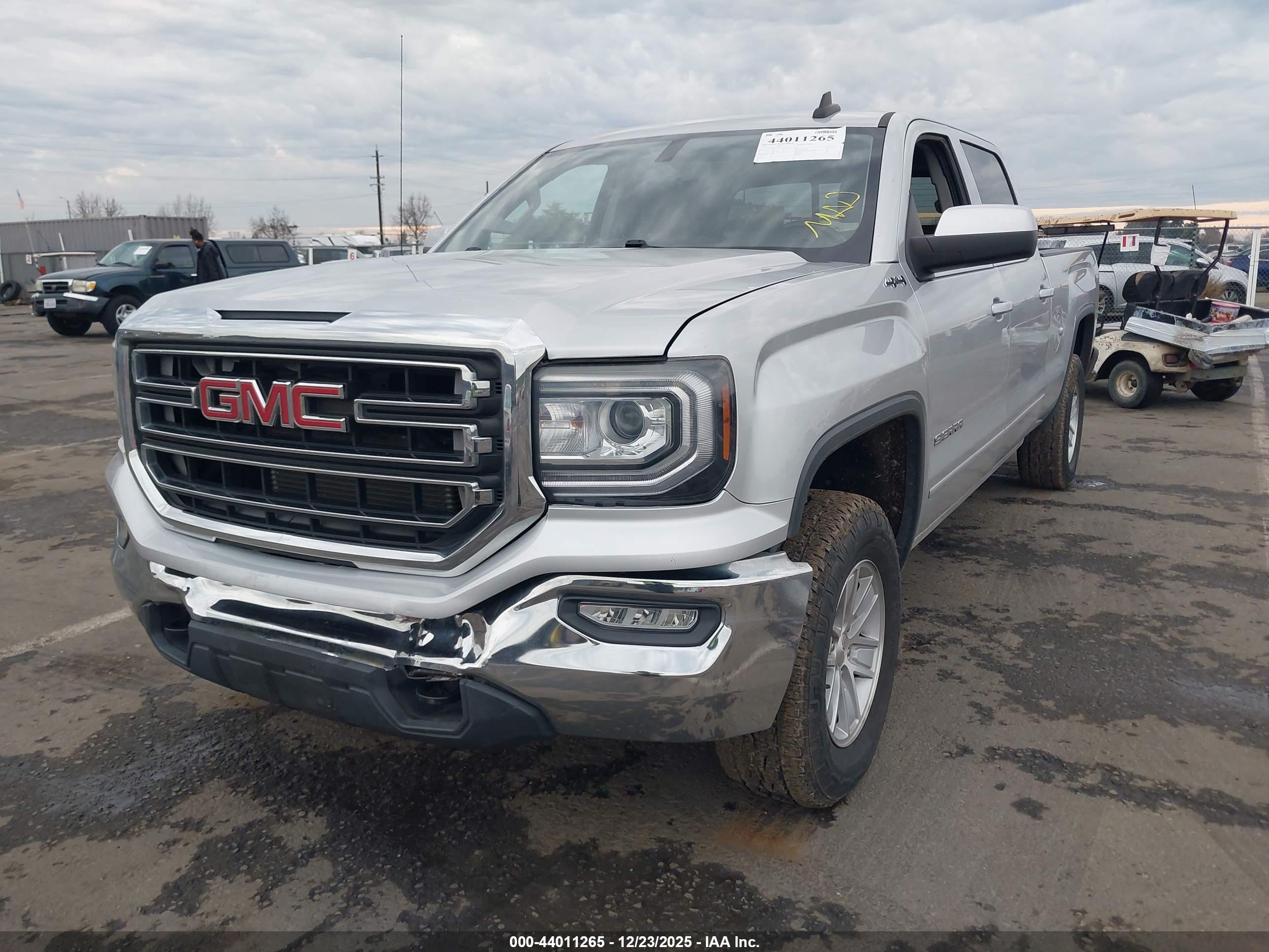 GMC SIERRA image 2