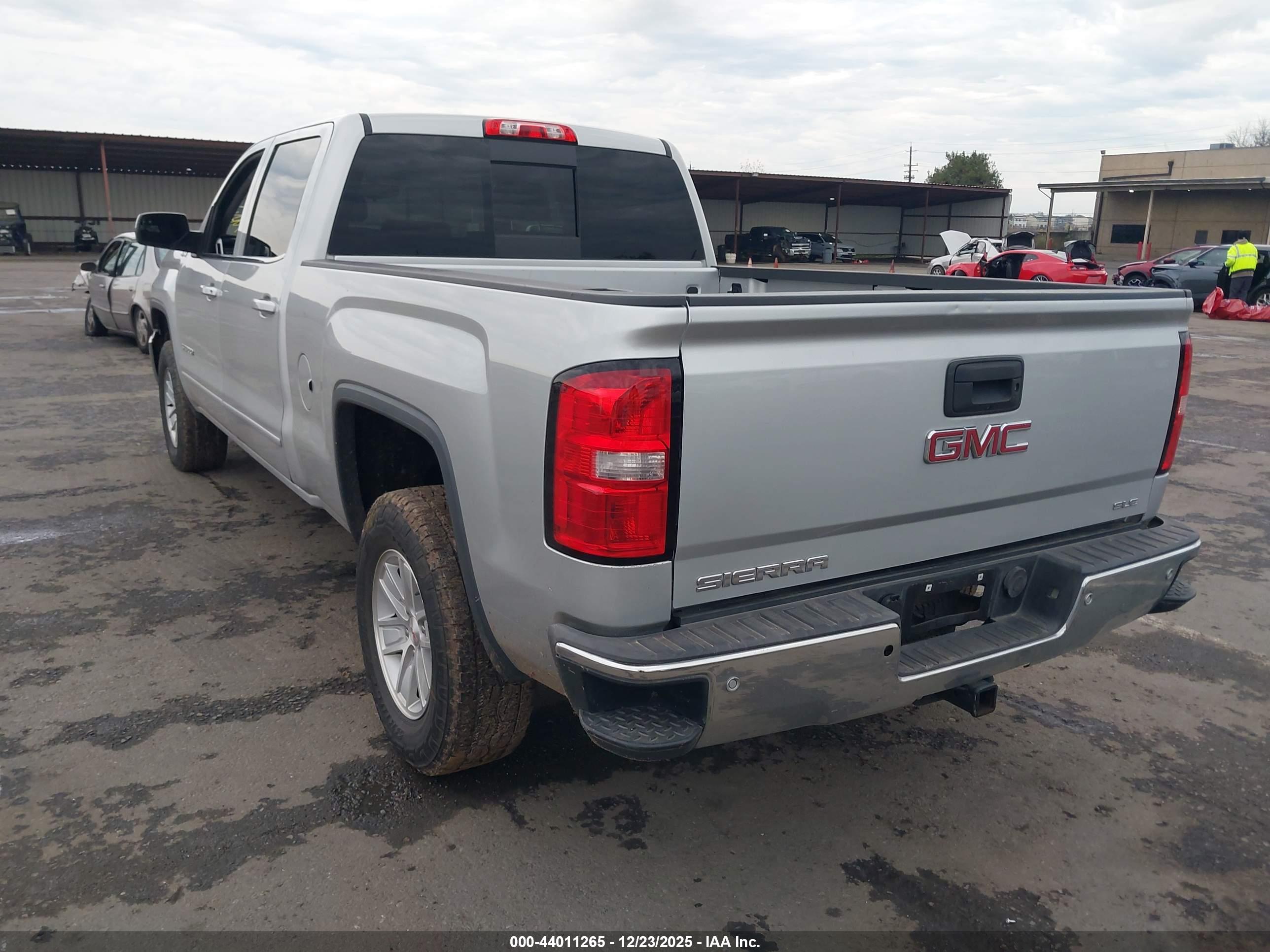 GMC SIERRA image 3
