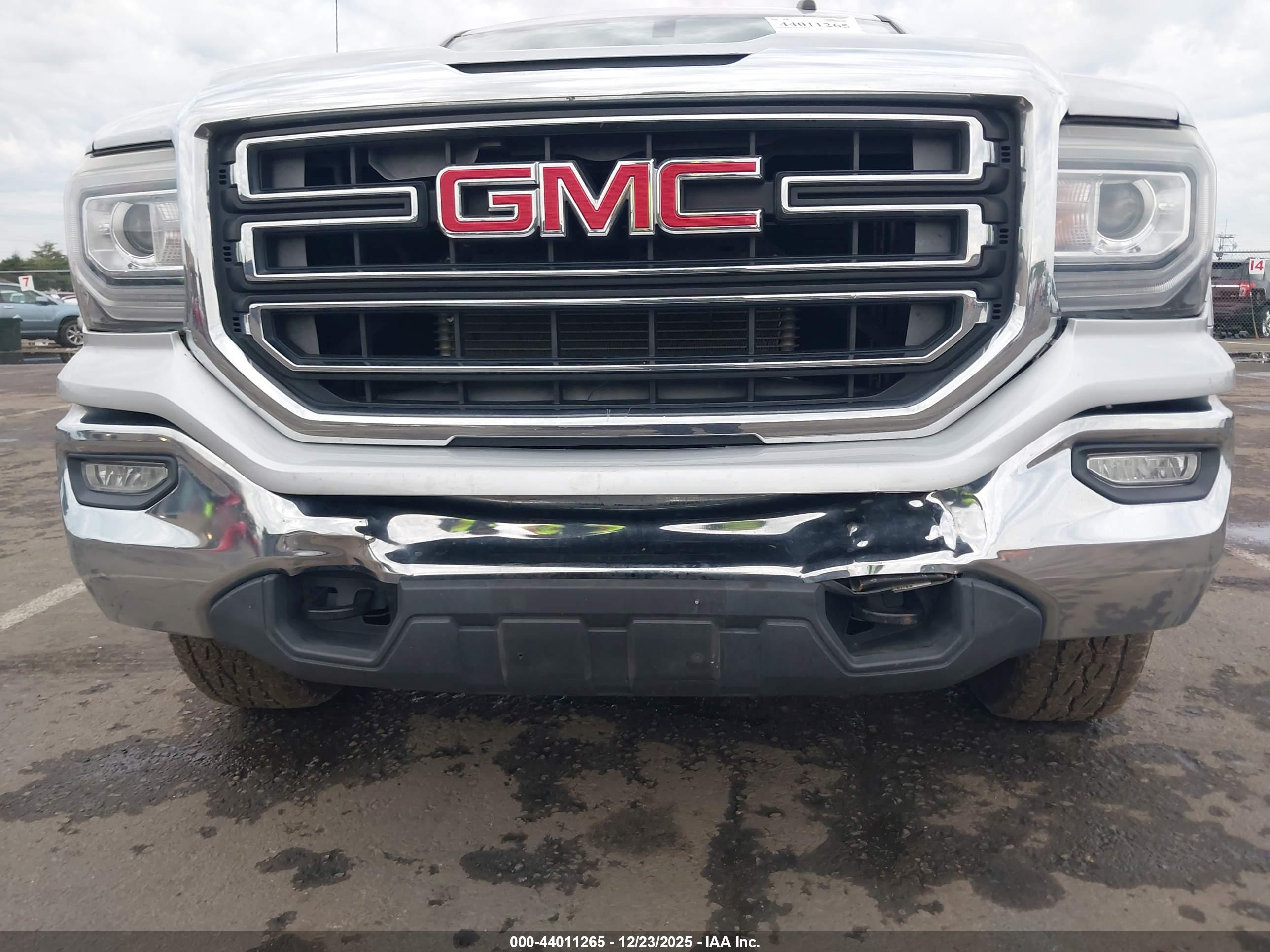 GMC SIERRA image 6