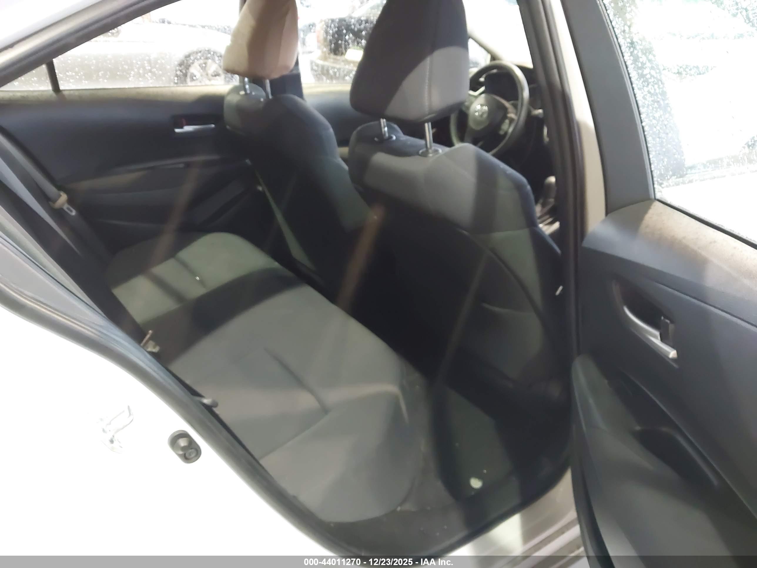 TOYOTA COROLLA image 8