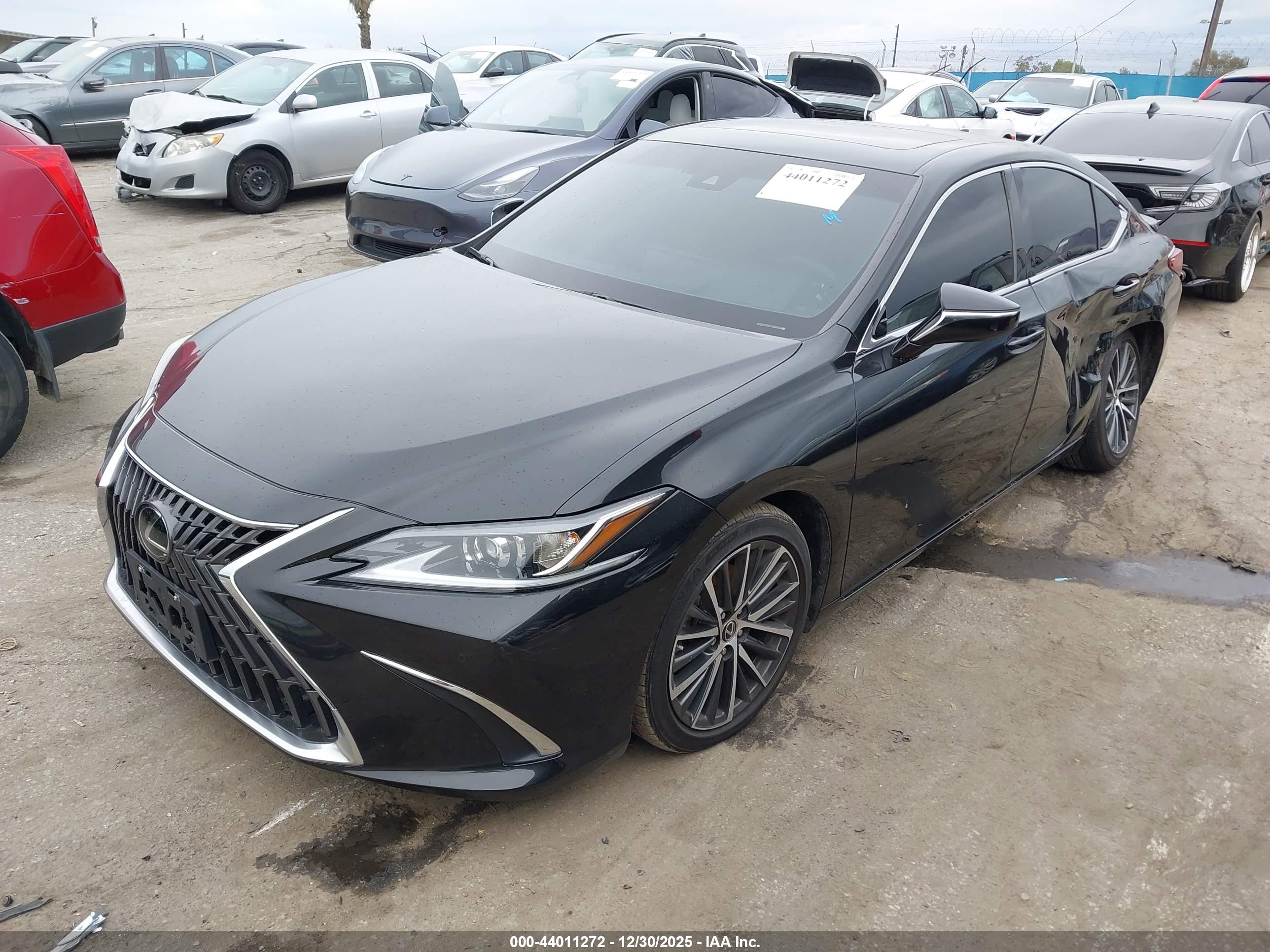 LEXUS ES image 2