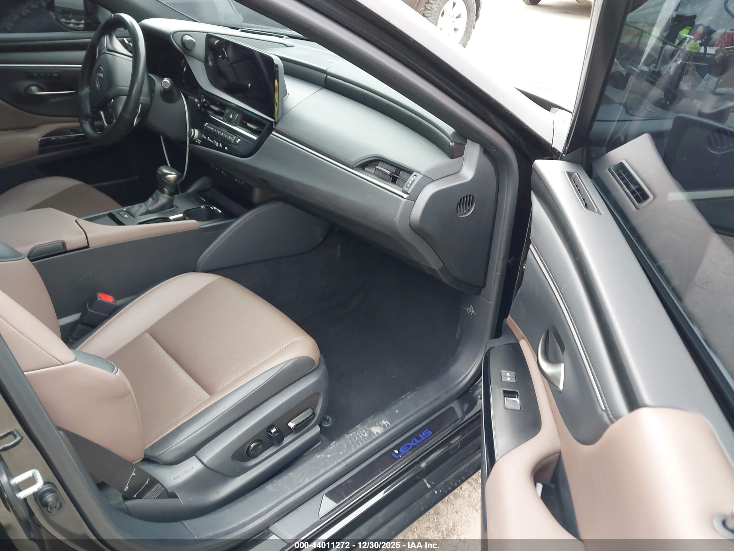 LEXUS ES image 5
