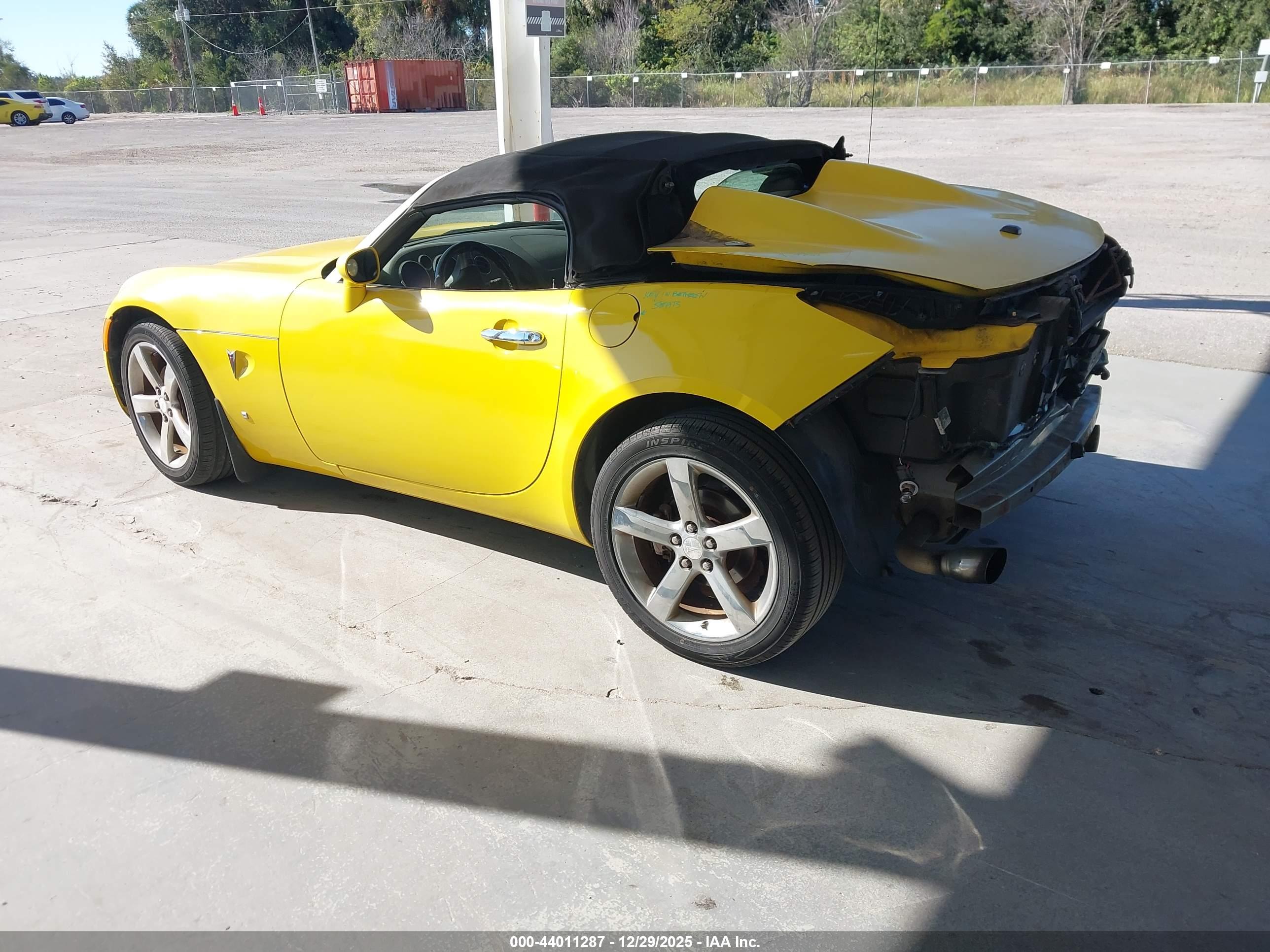 PONTIAC SOLSTICE image 3