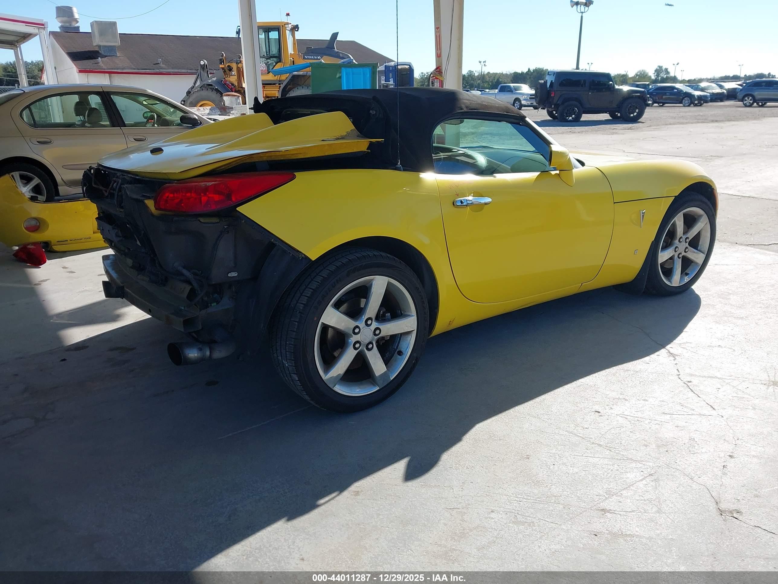 PONTIAC SOLSTICE image 4