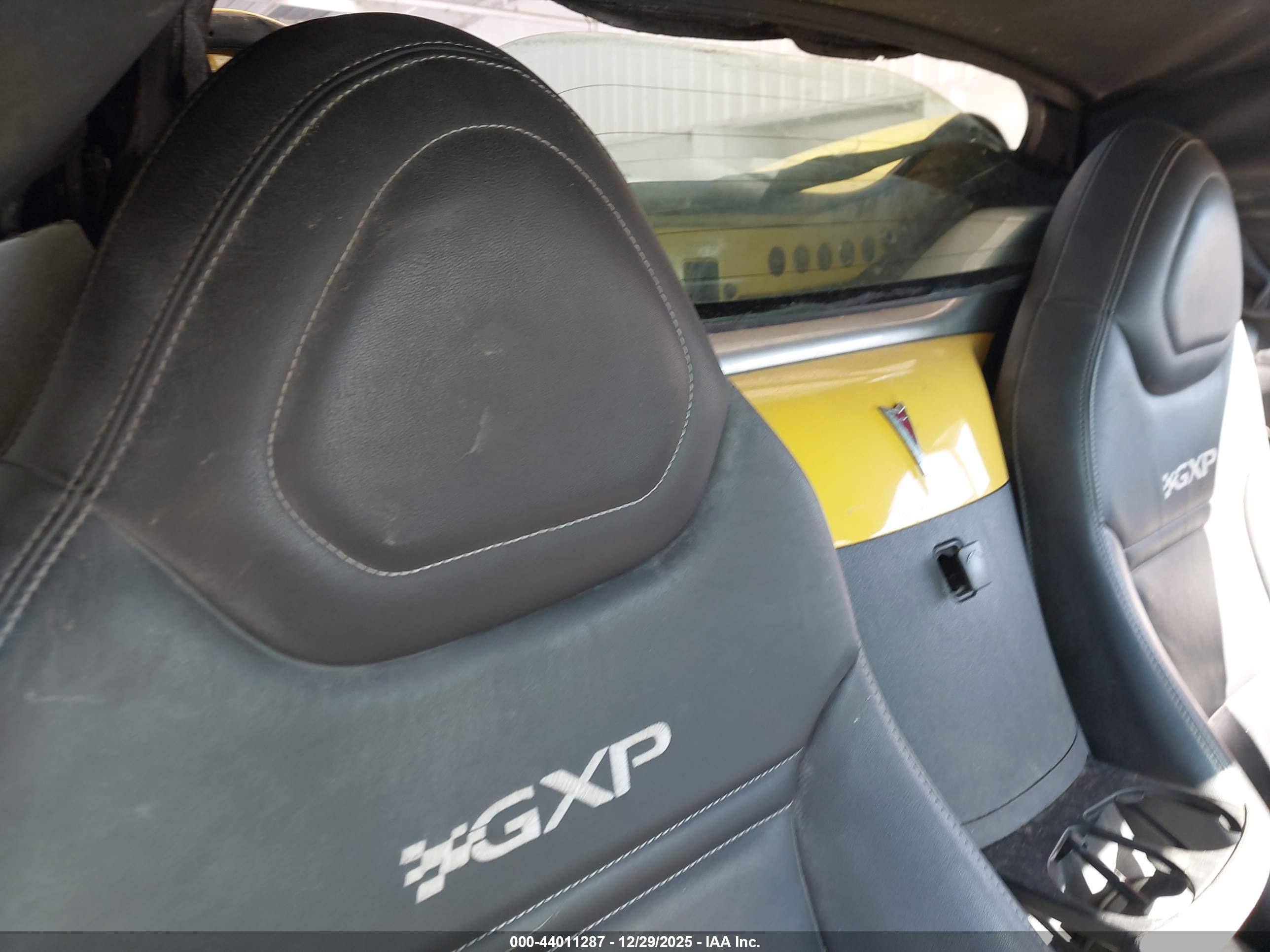PONTIAC SOLSTICE image 8