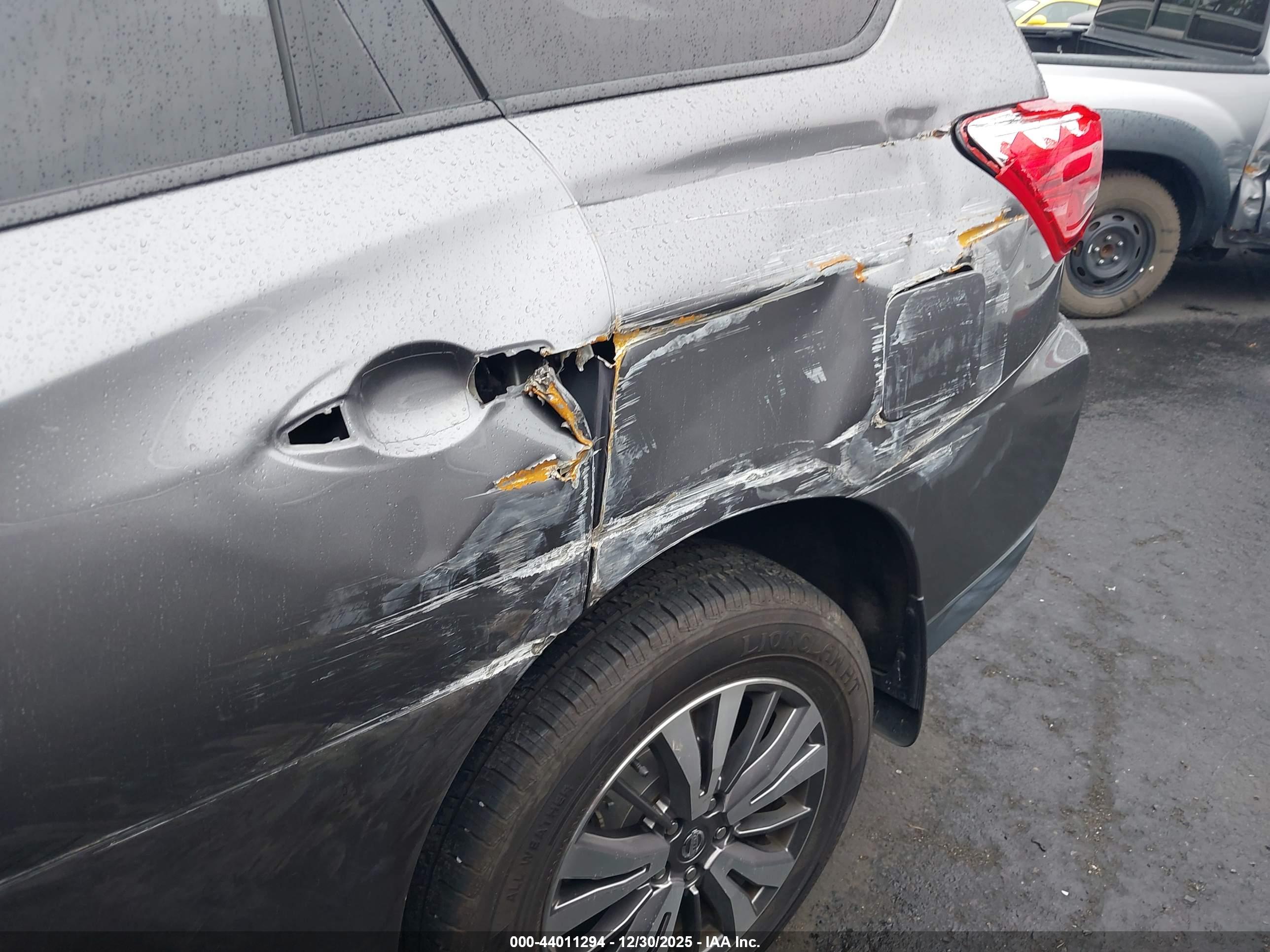 NISSAN PATHFINDER image 6