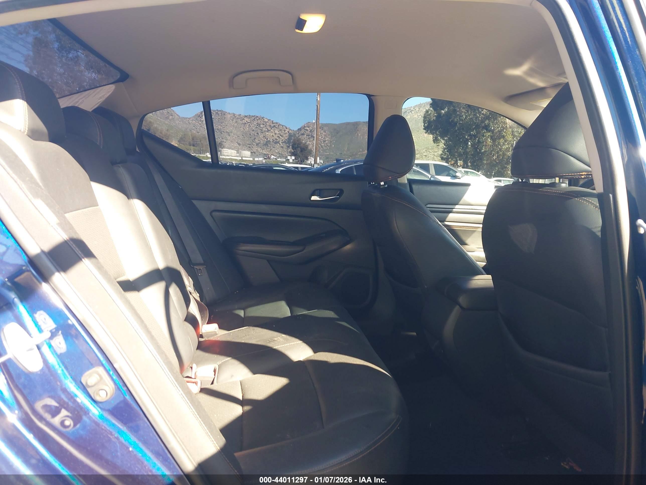 NISSAN ALTIMA image 8