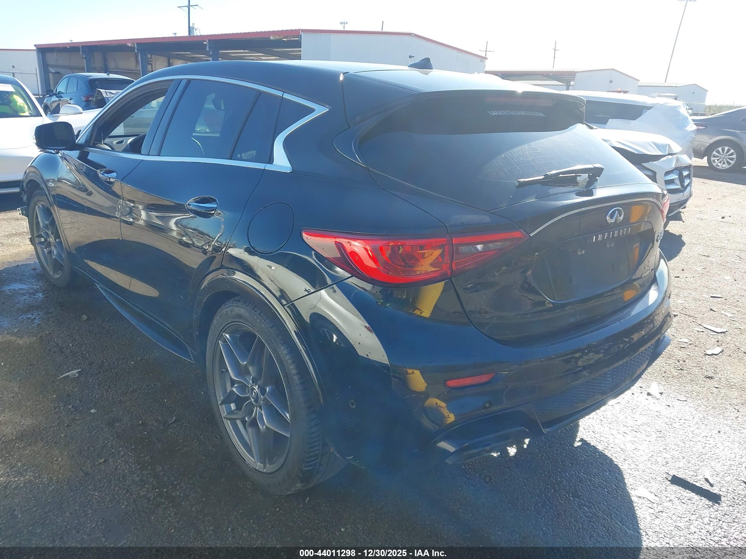 INFINITI QX30 image 3