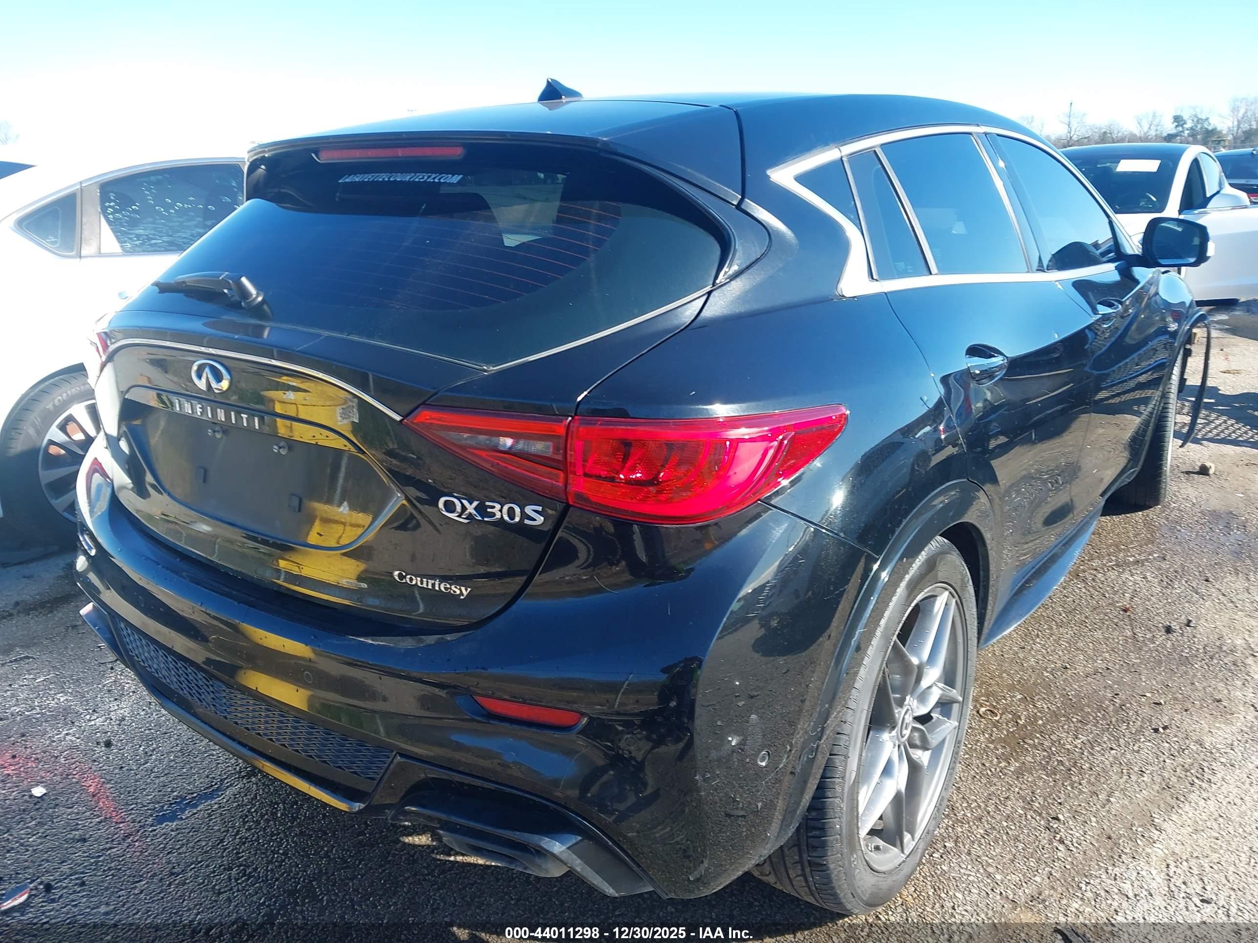 INFINITI QX30 image 4