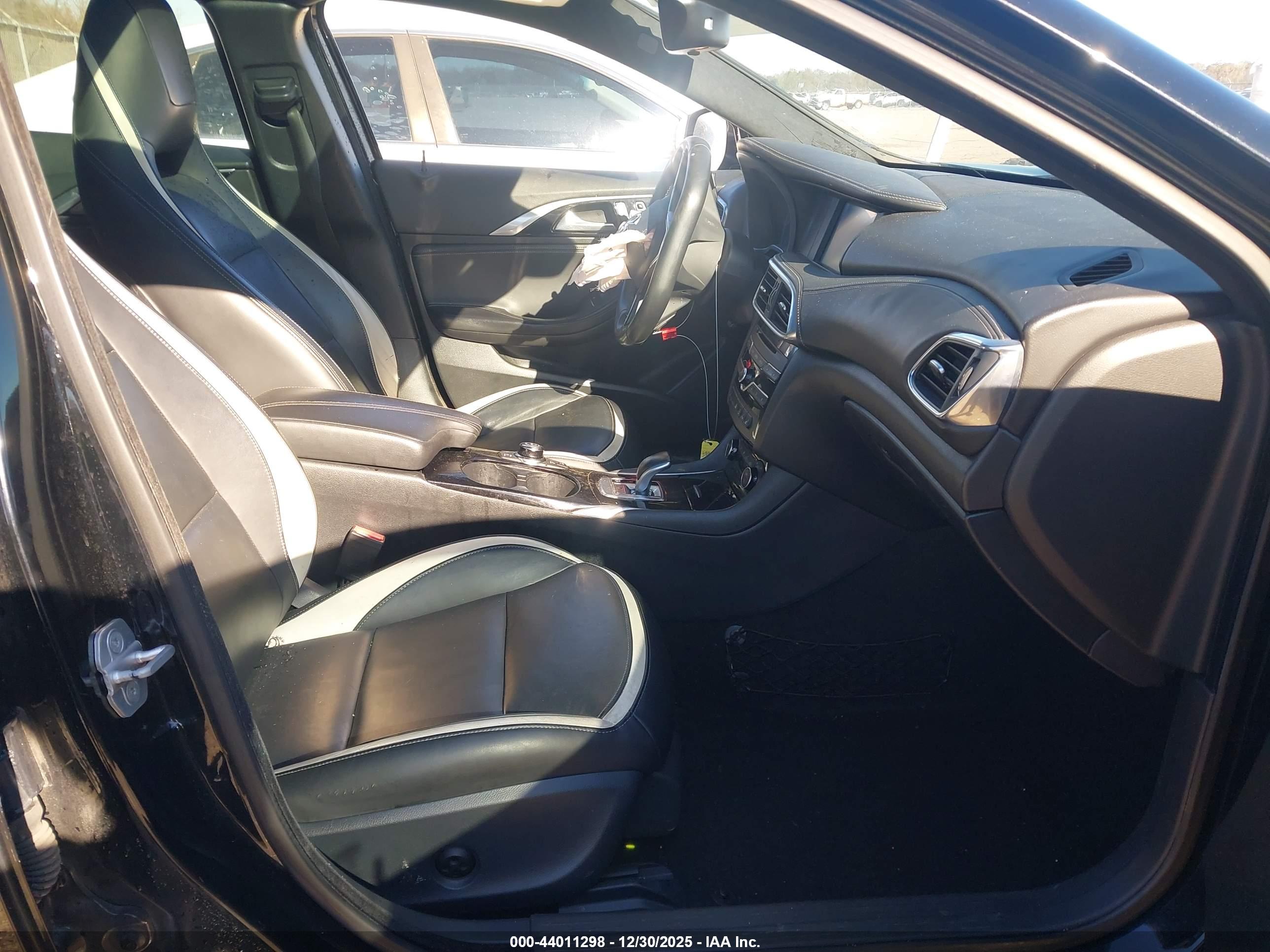 INFINITI QX30 image 5