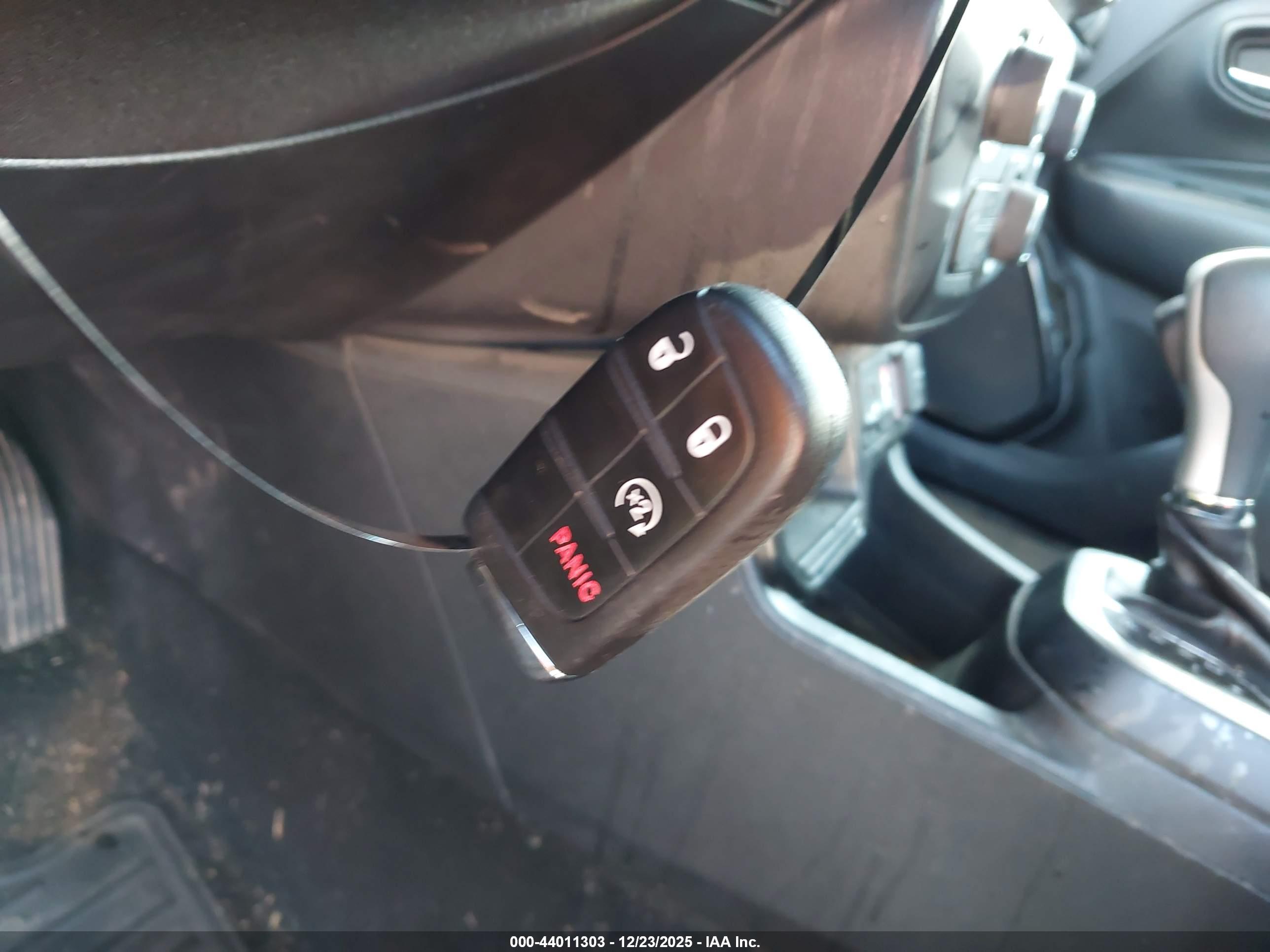 JEEP RENEGADE image 11