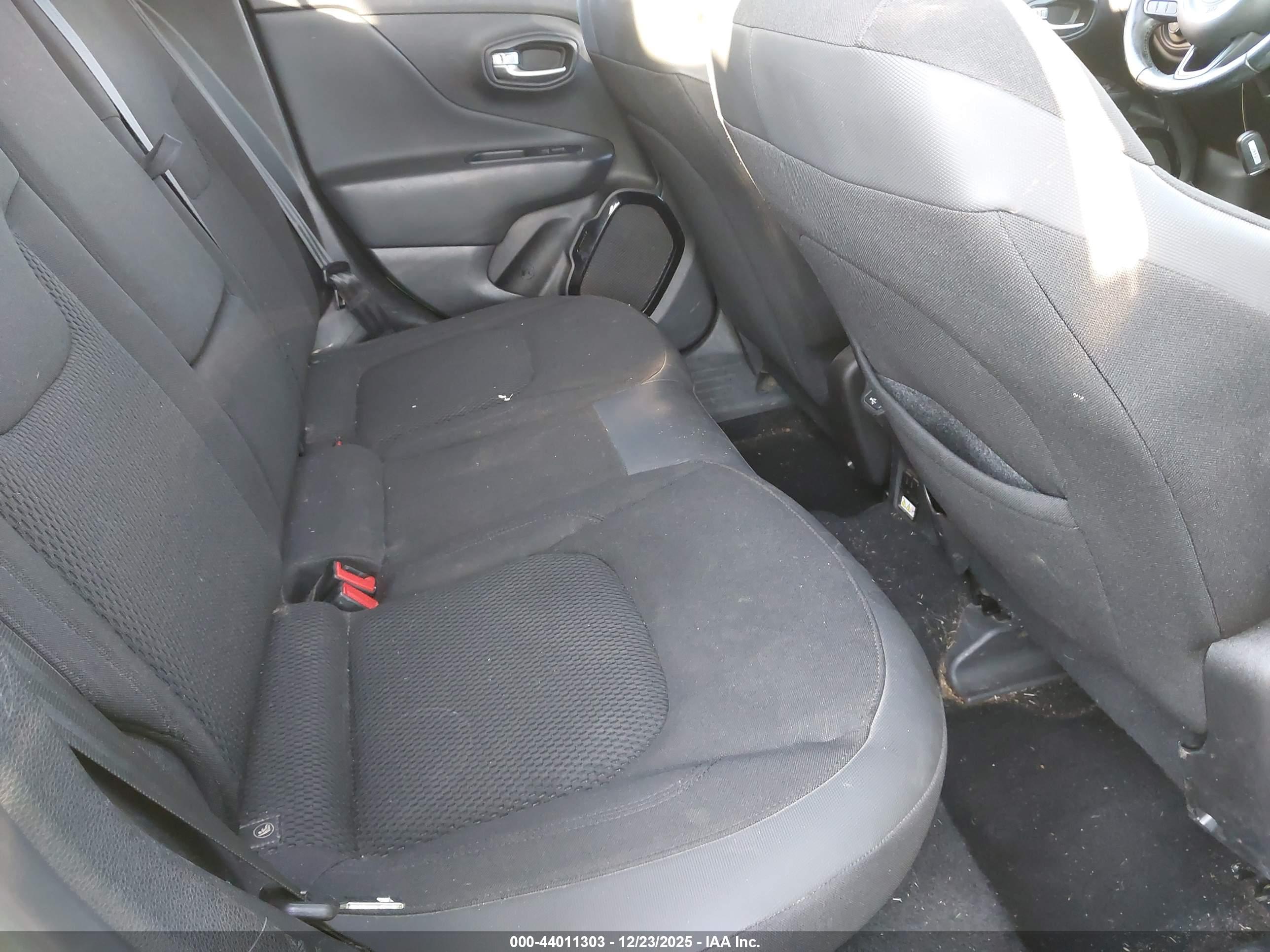 JEEP RENEGADE image 8