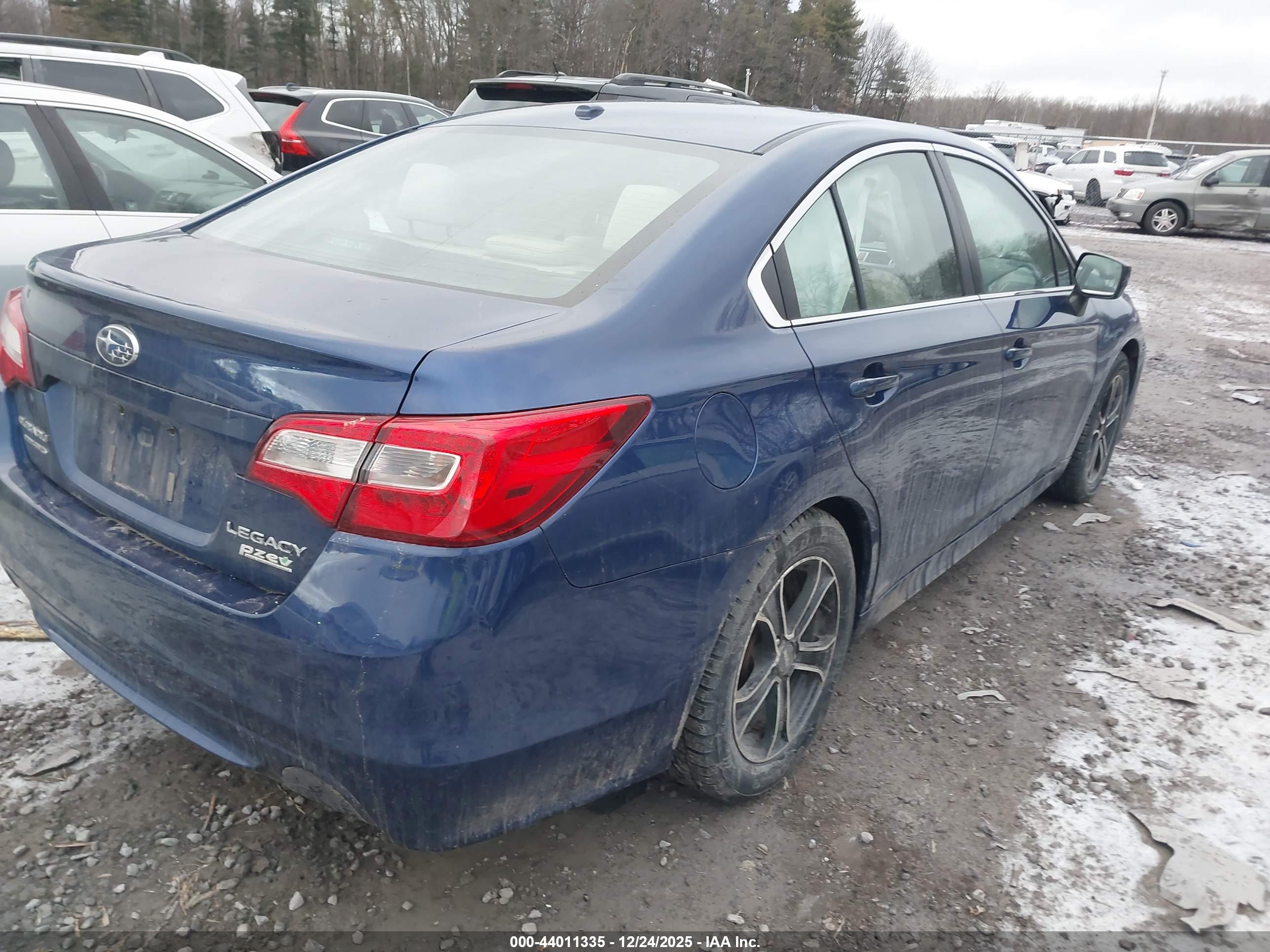 SUBARU LEGACY image 4