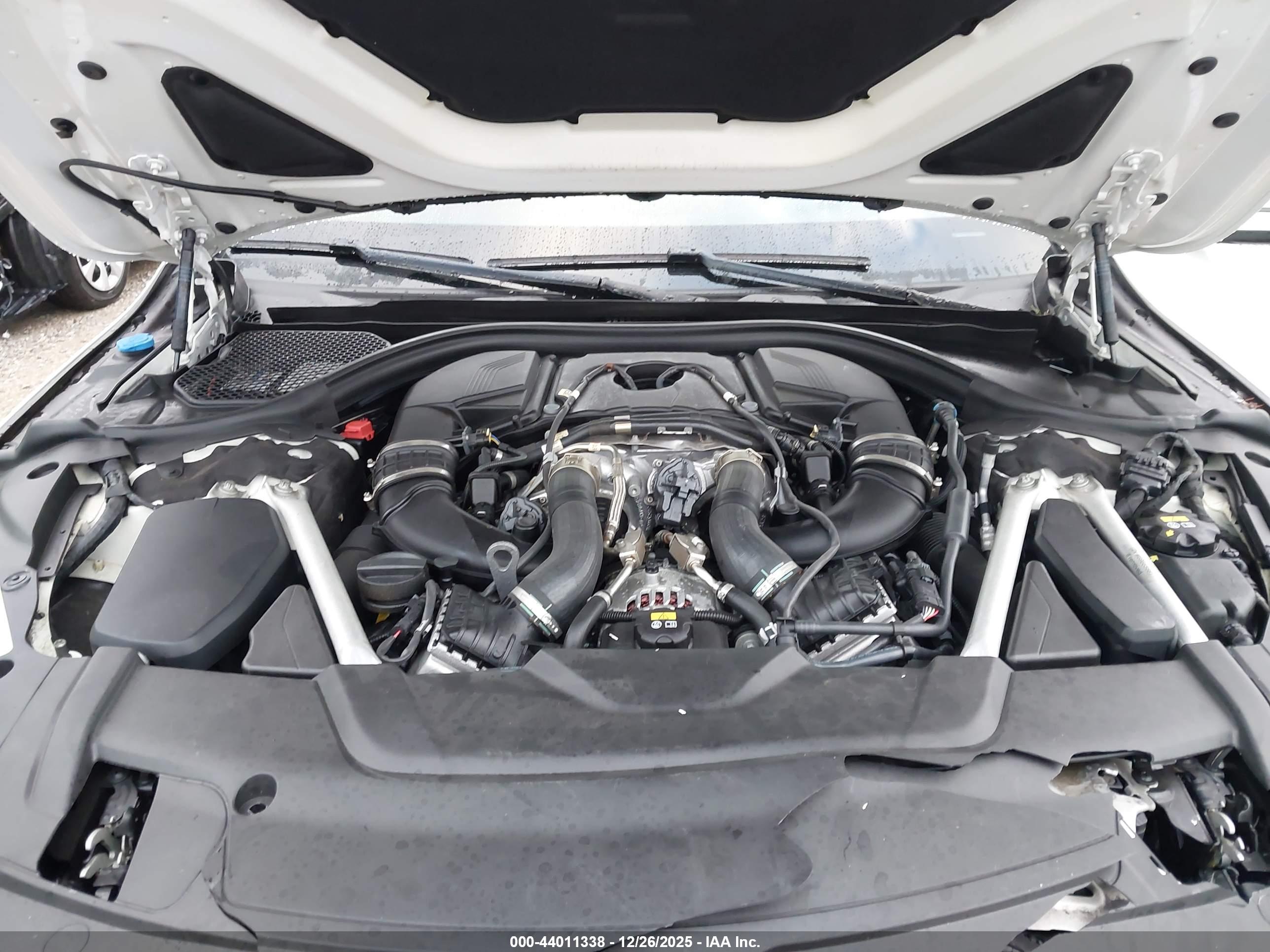 BMW 750I image 10