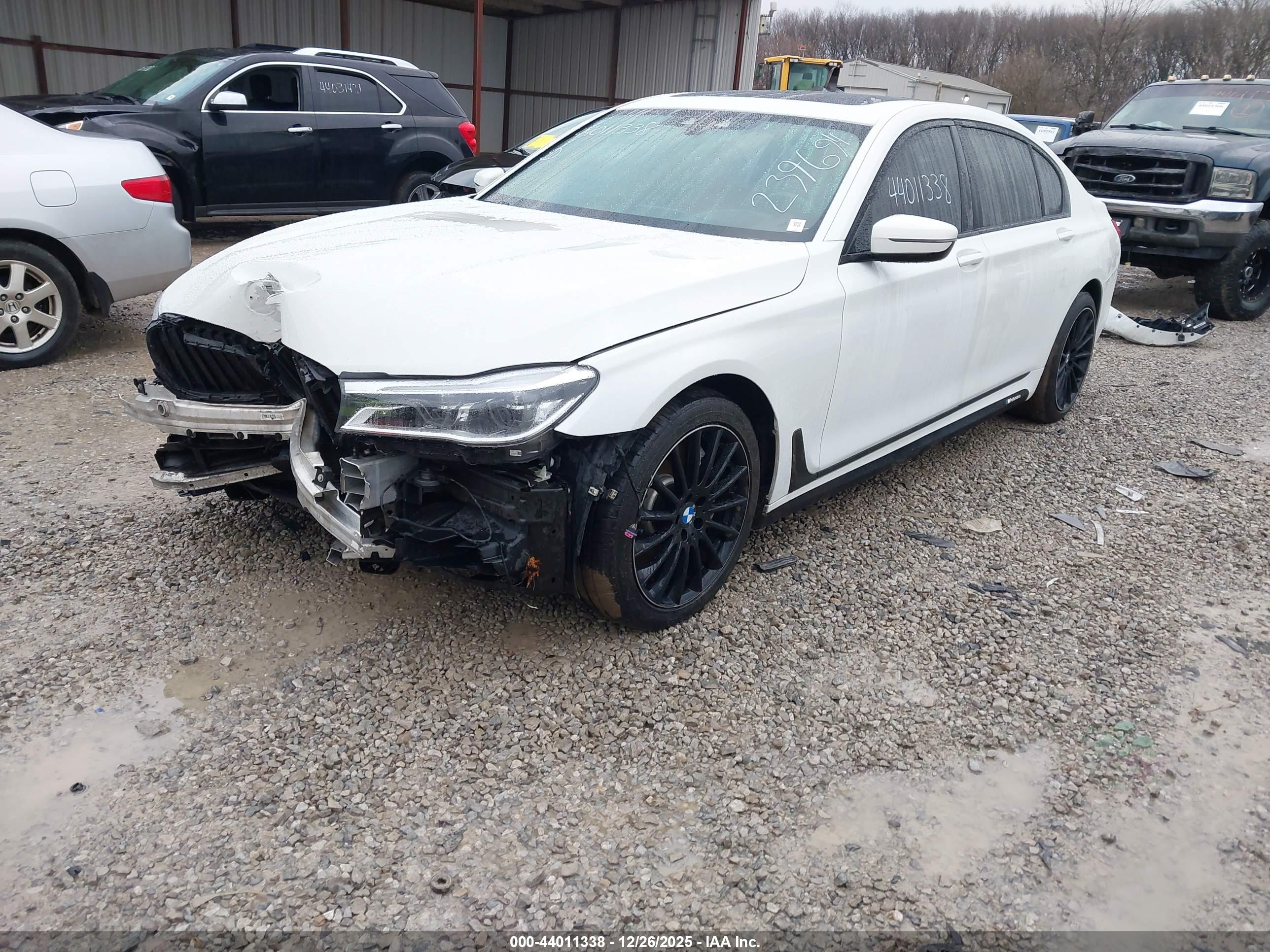 BMW 750I image 2