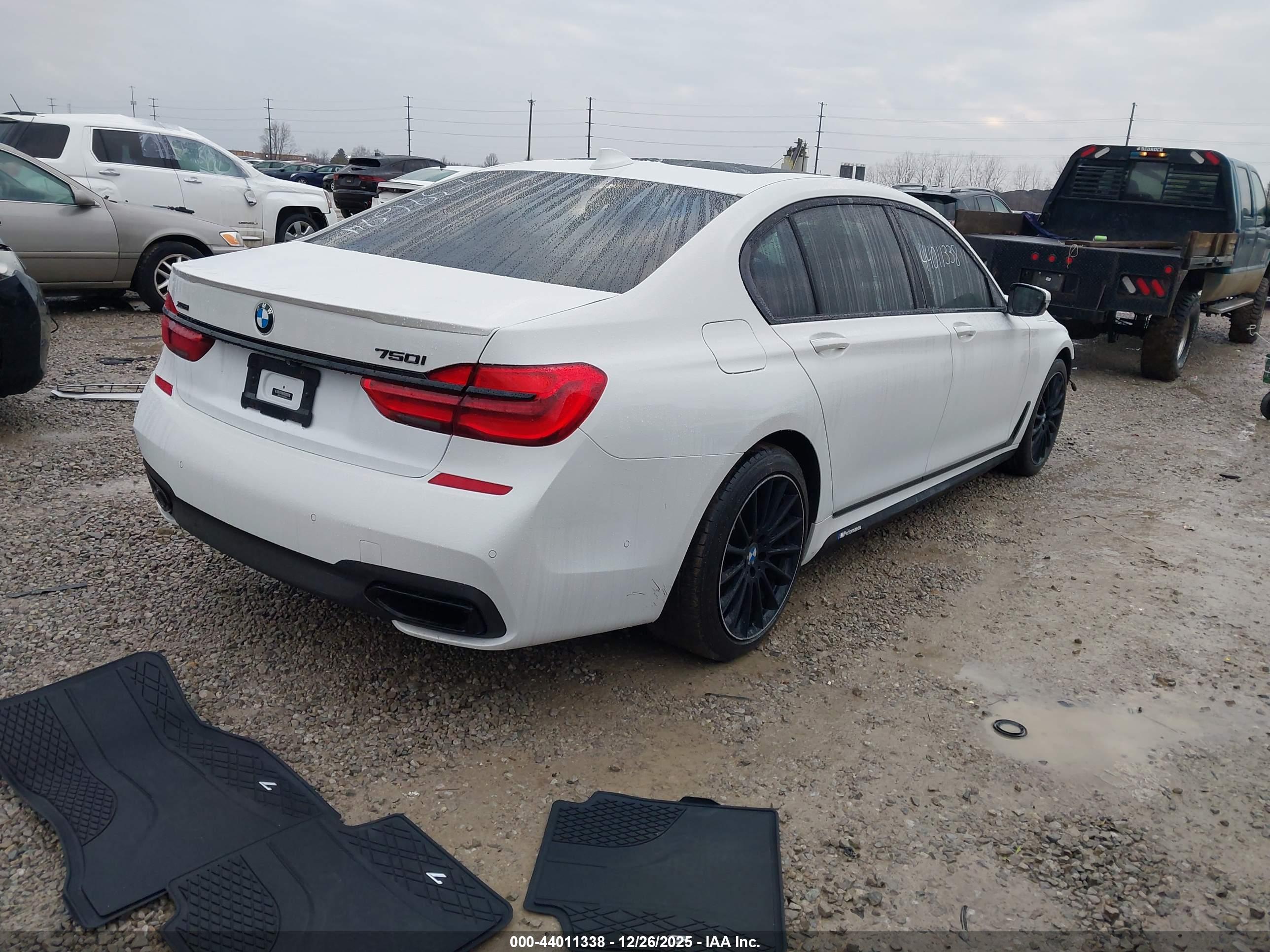 BMW 750I image 4