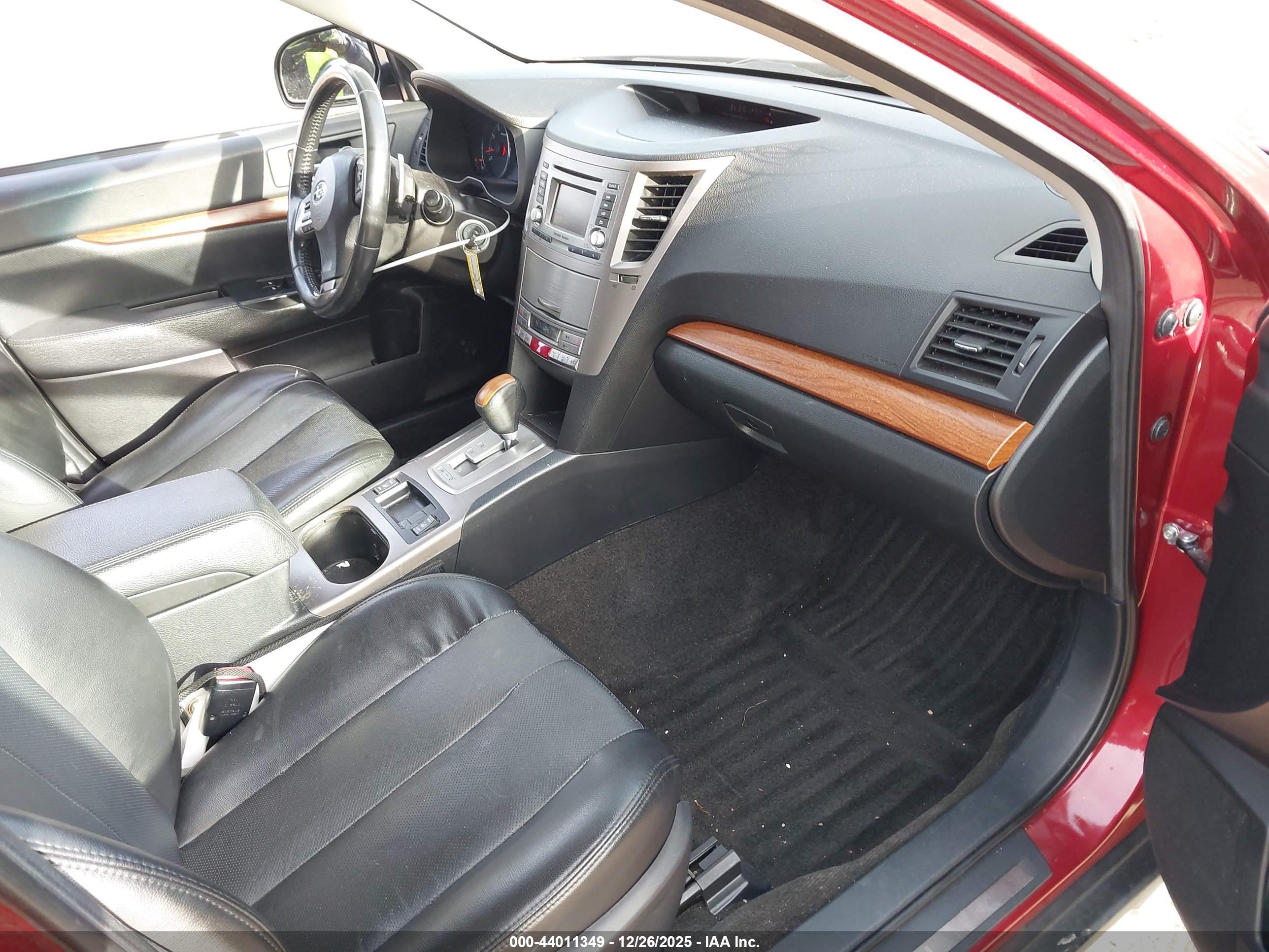 SUBARU OUTBACK image 5