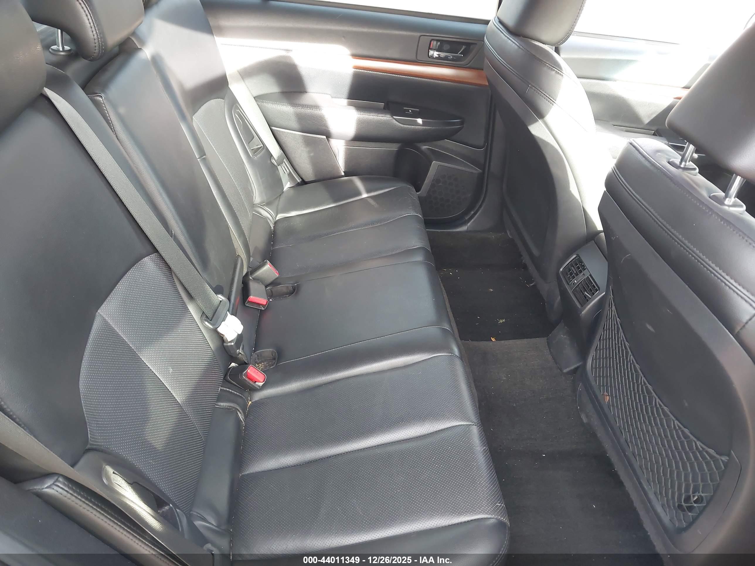SUBARU OUTBACK image 8