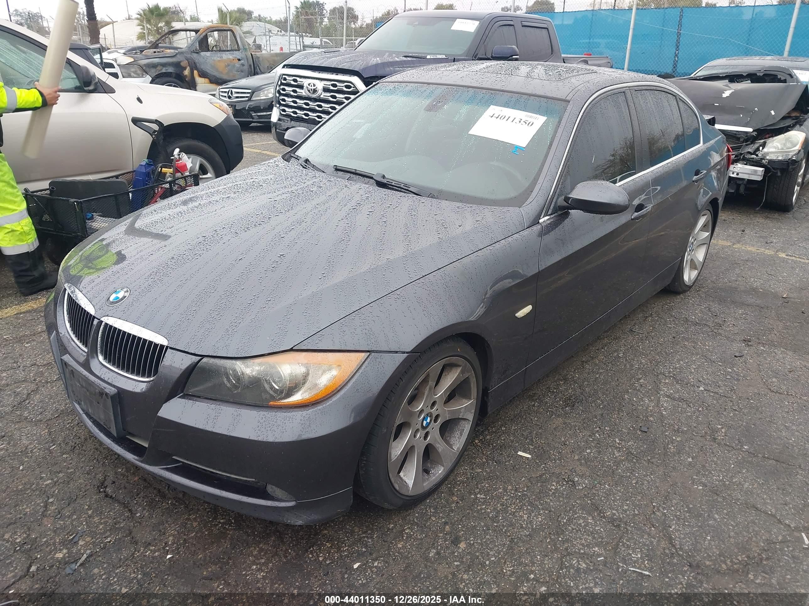 BMW 330I image 2