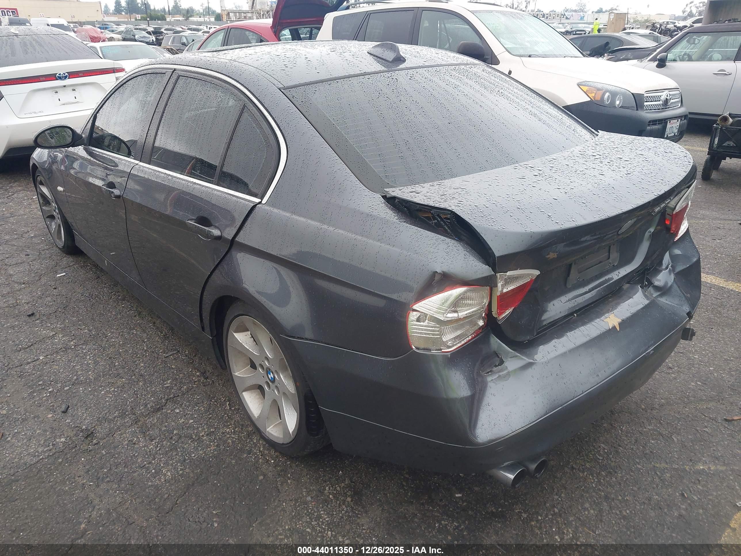 BMW 330I image 3