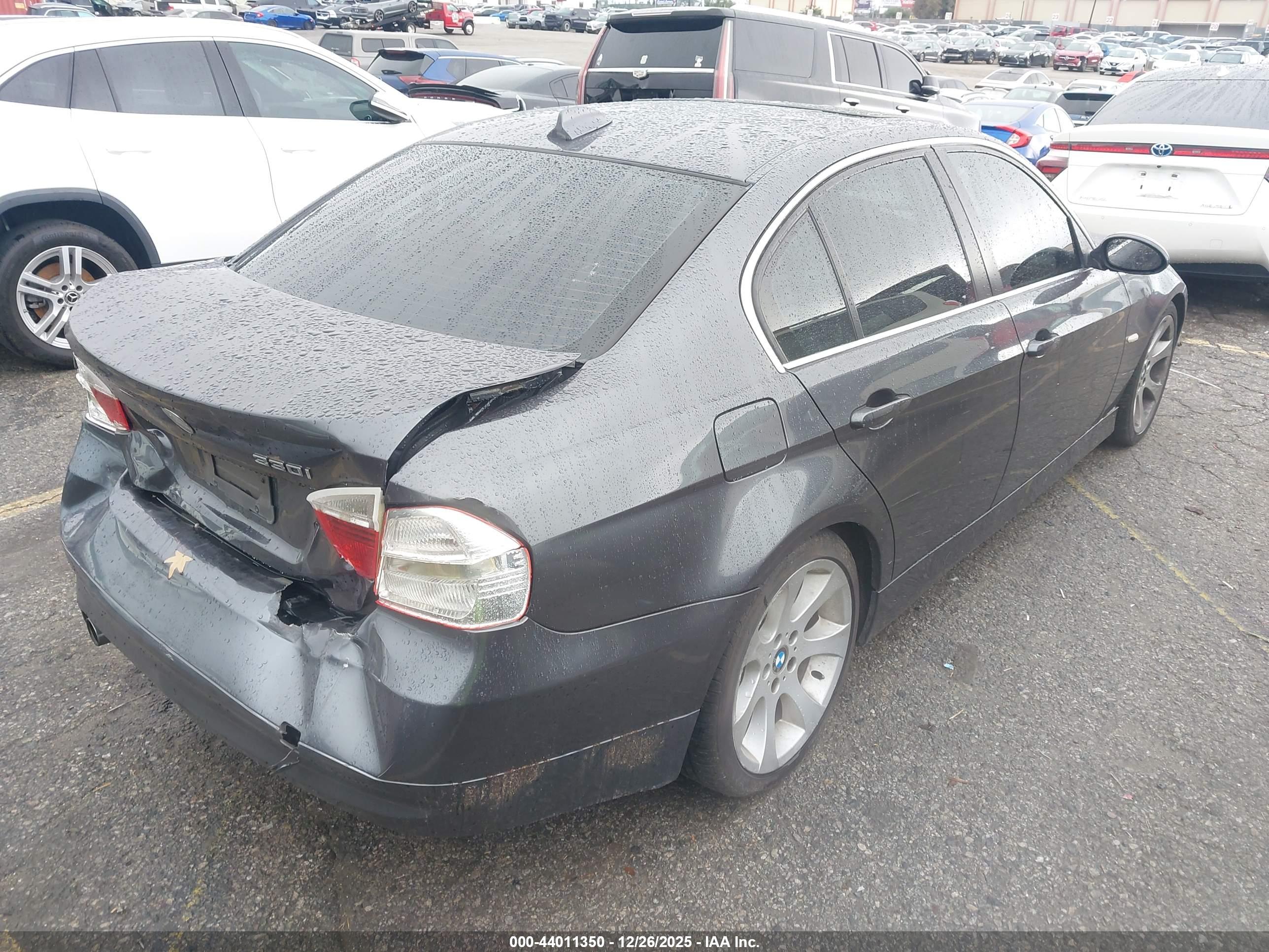 BMW 330I image 4