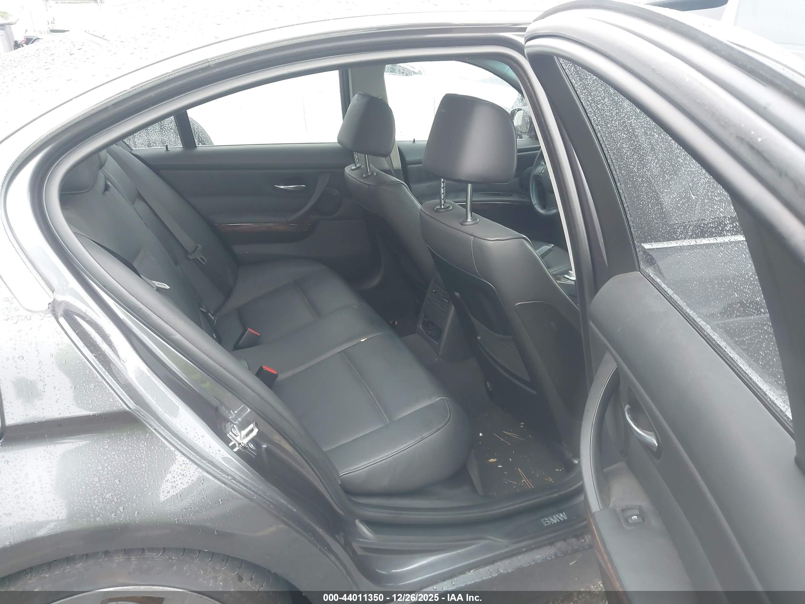 BMW 330I image 8