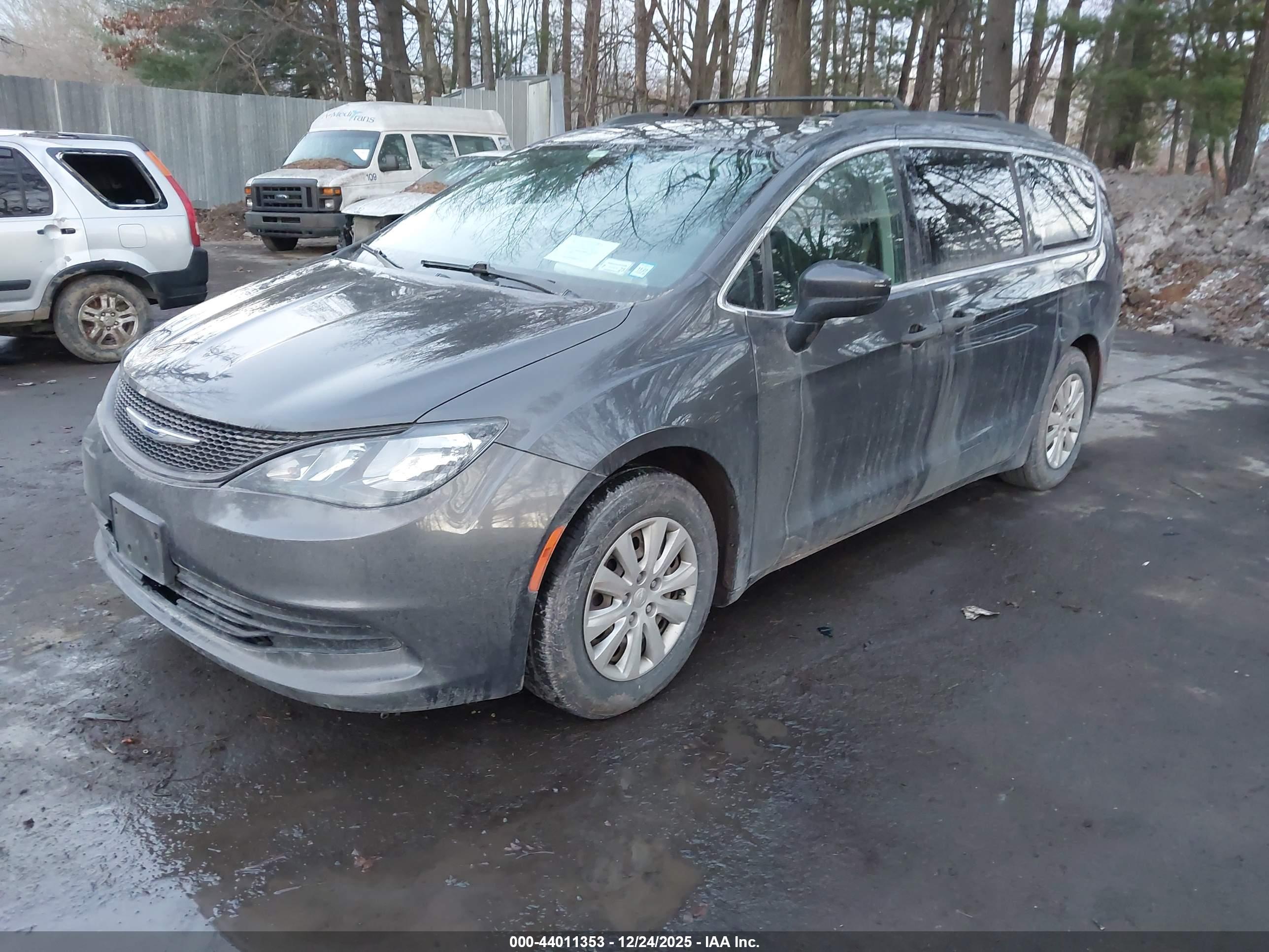 CHRYSLER PACIFICA image 2