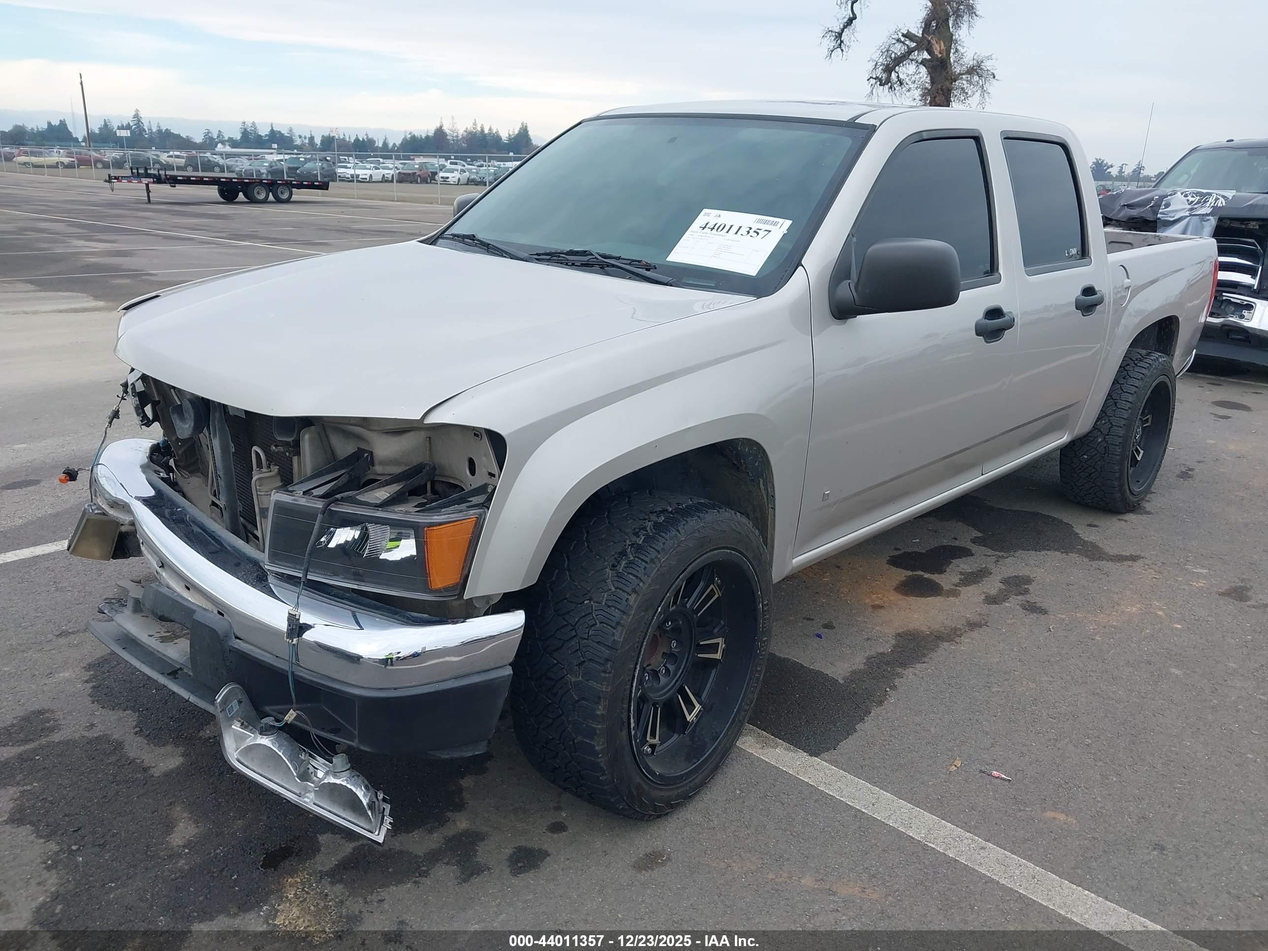 CHEVROLET COLORADO image 2