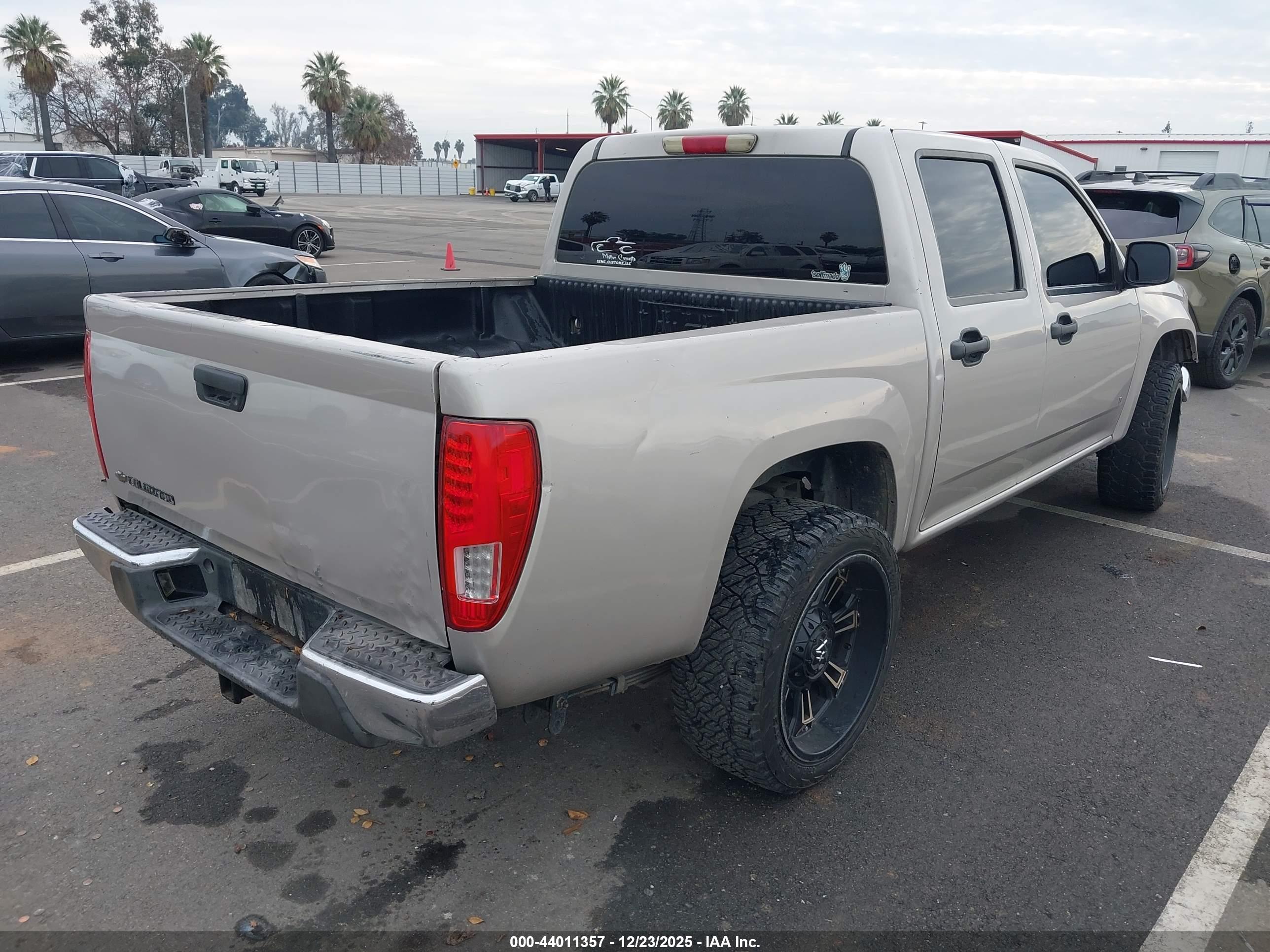 CHEVROLET COLORADO image 4