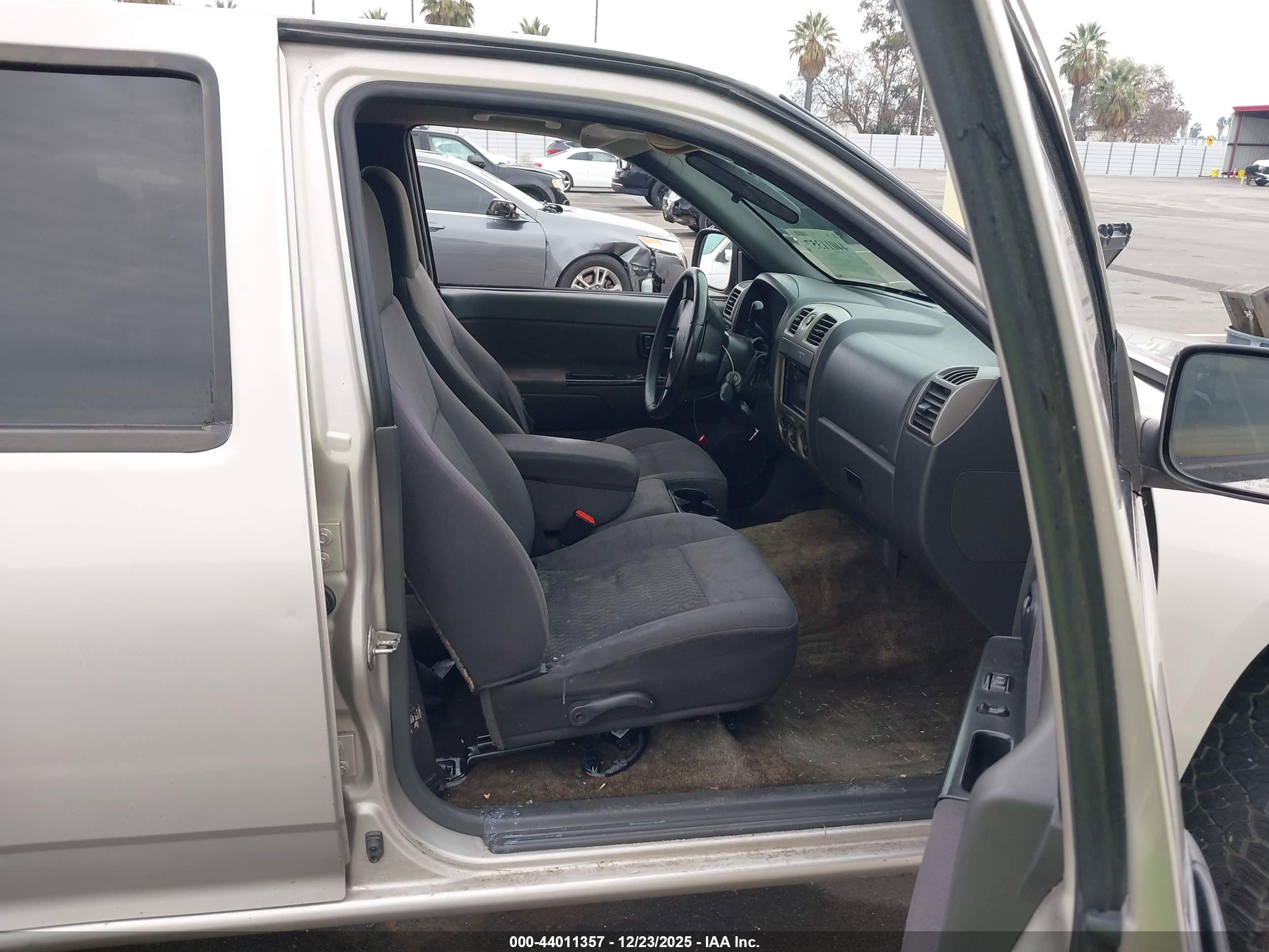 CHEVROLET COLORADO image 5