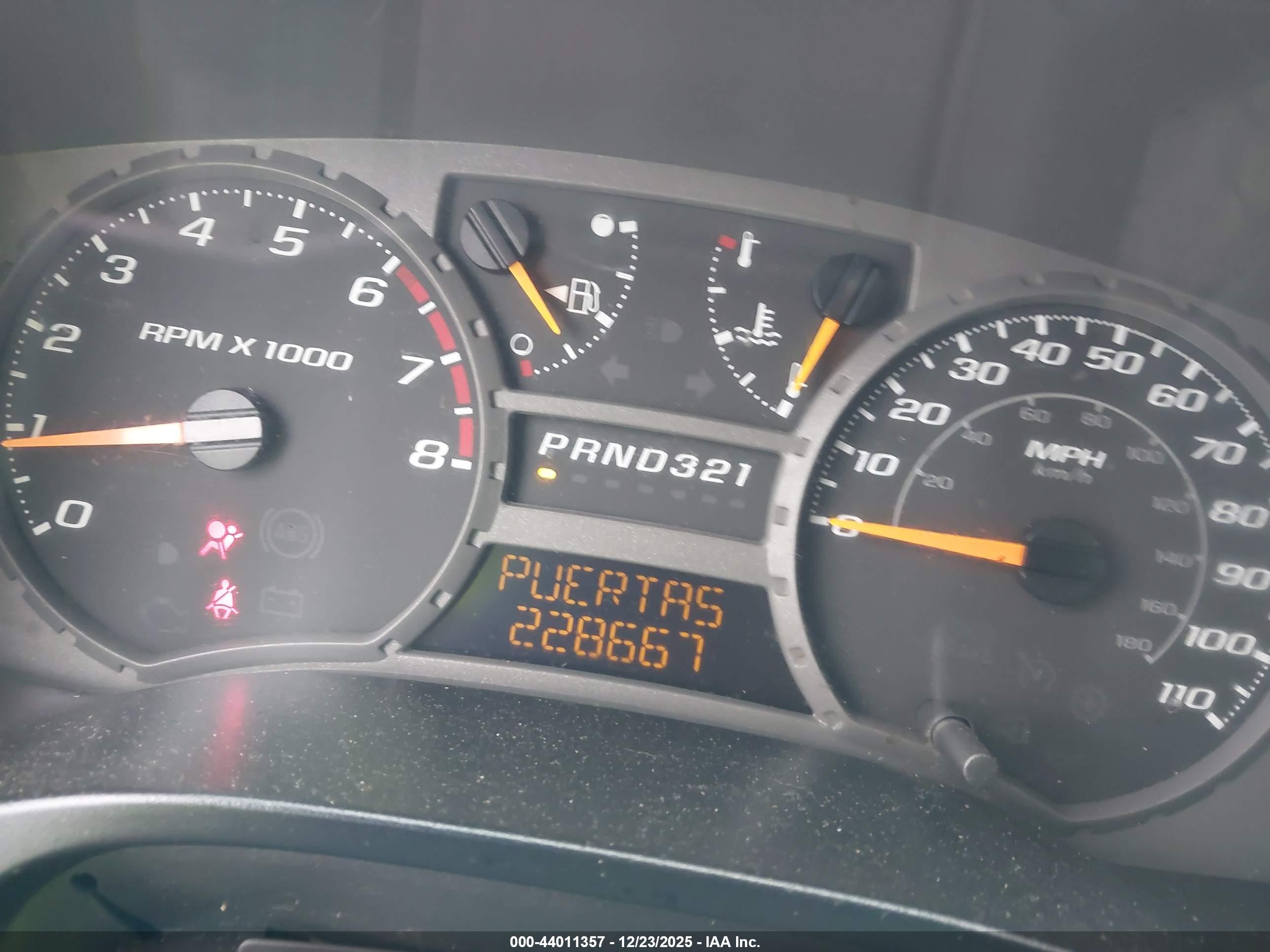 CHEVROLET COLORADO image 7