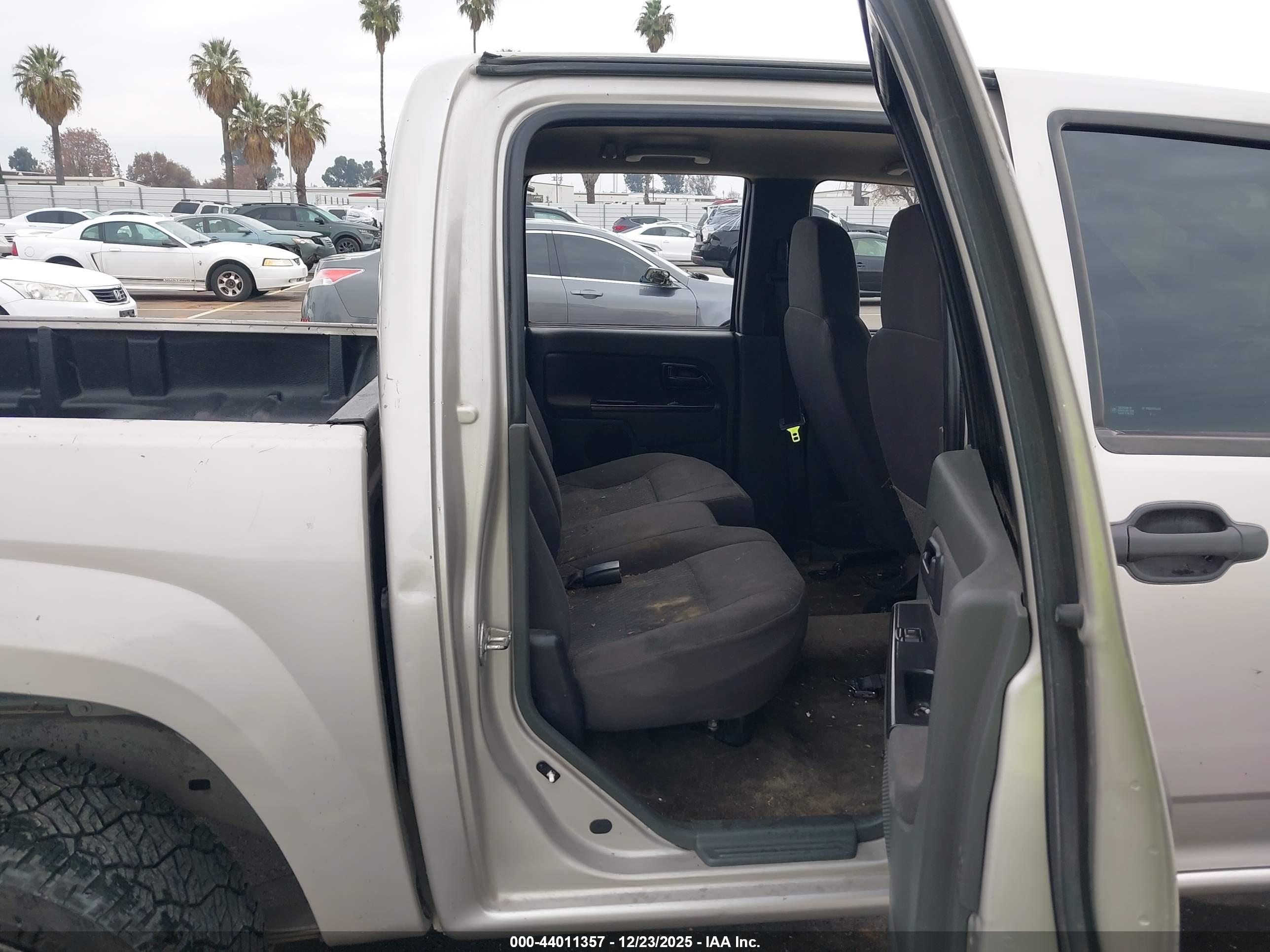 CHEVROLET COLORADO image 8