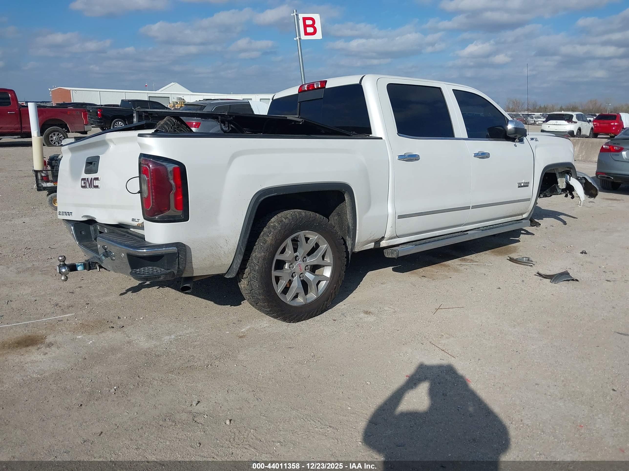 GMC SIERRA image 4