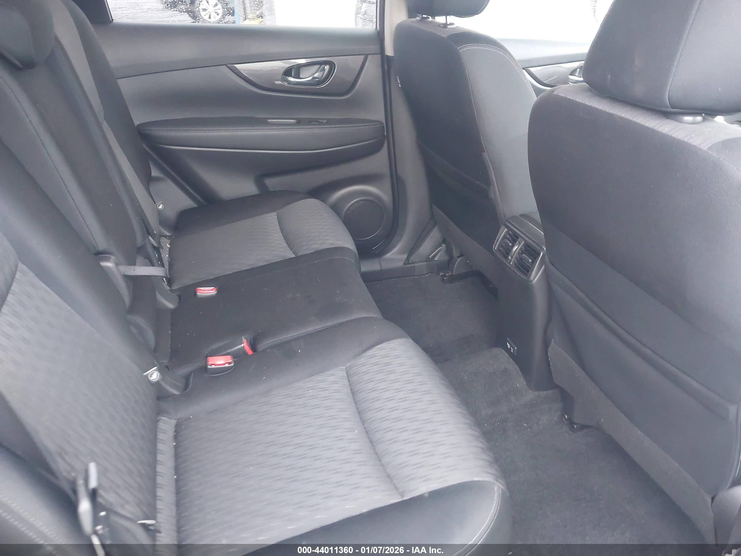 NISSAN ROGUE image 8