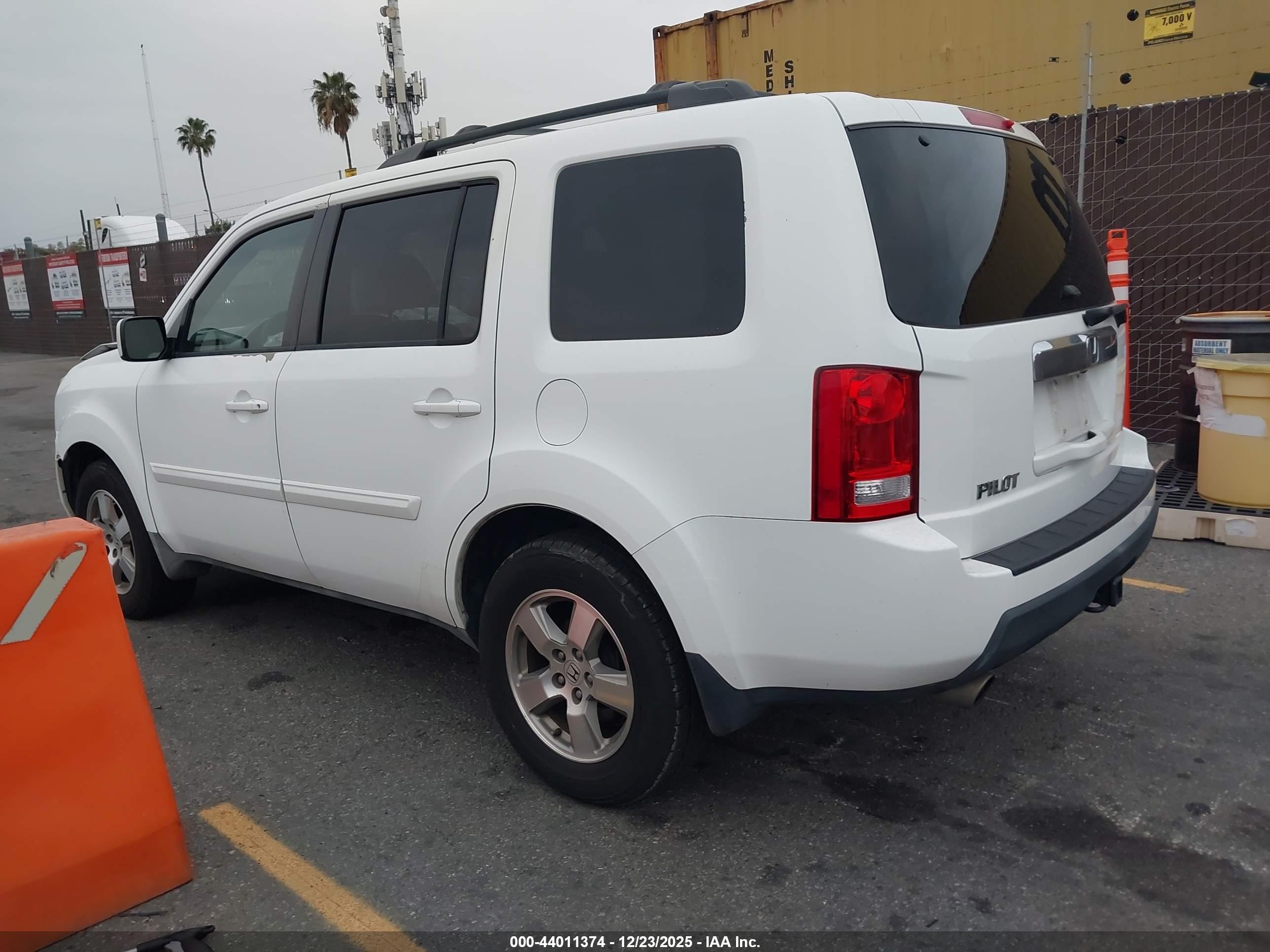 HONDA PILOT image 3