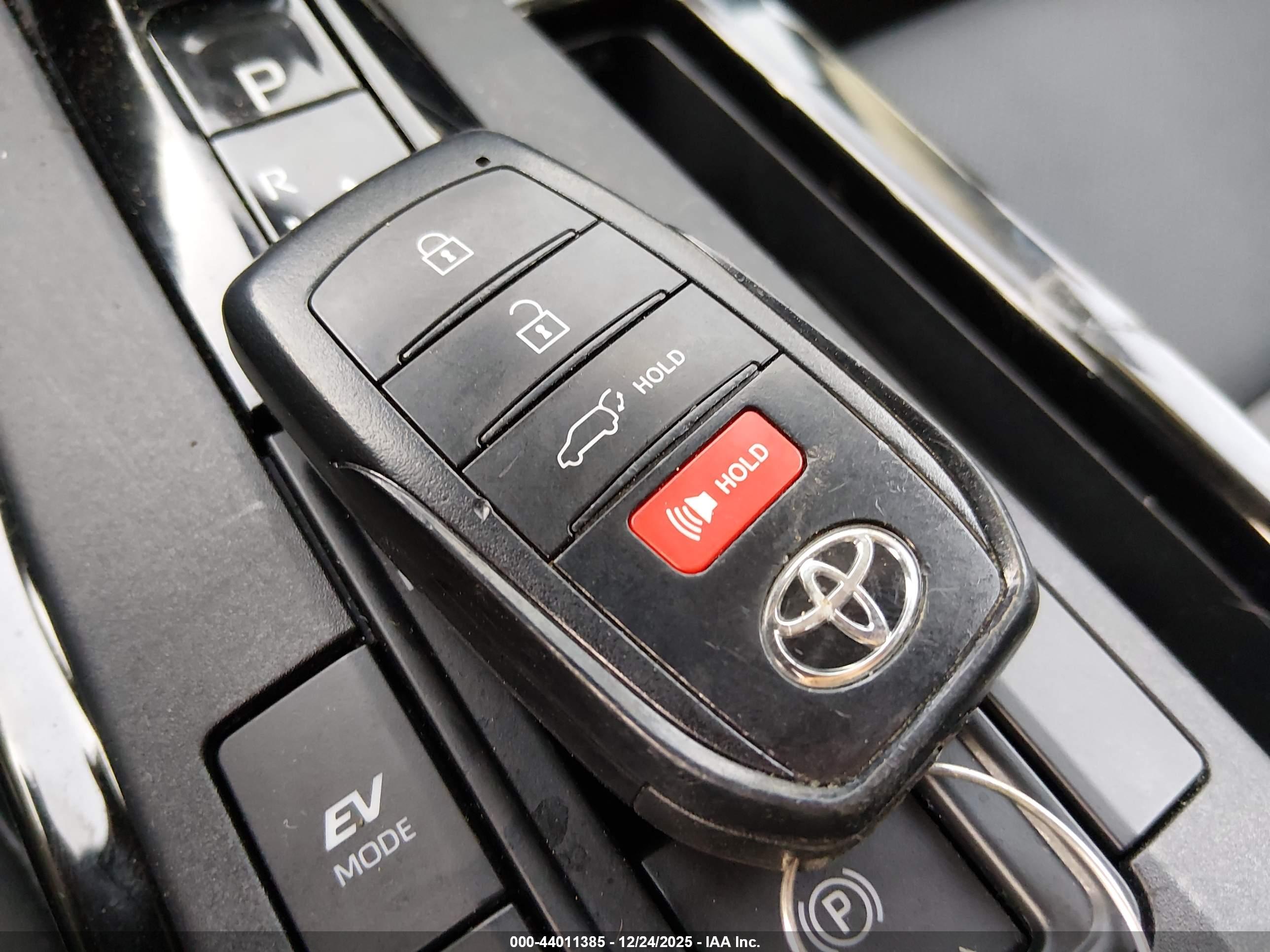 TOYOTA PRIUS image 11