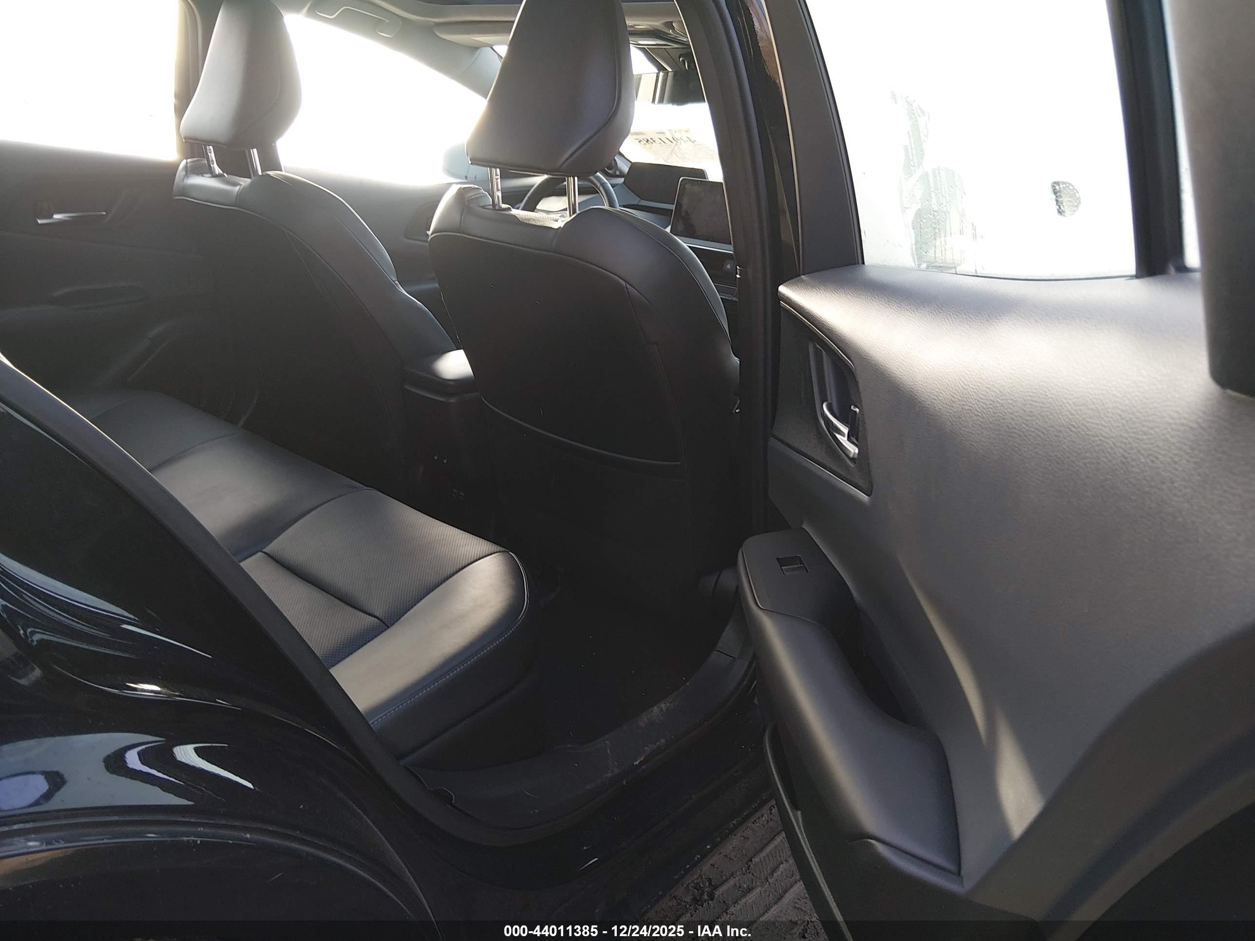 TOYOTA PRIUS image 8