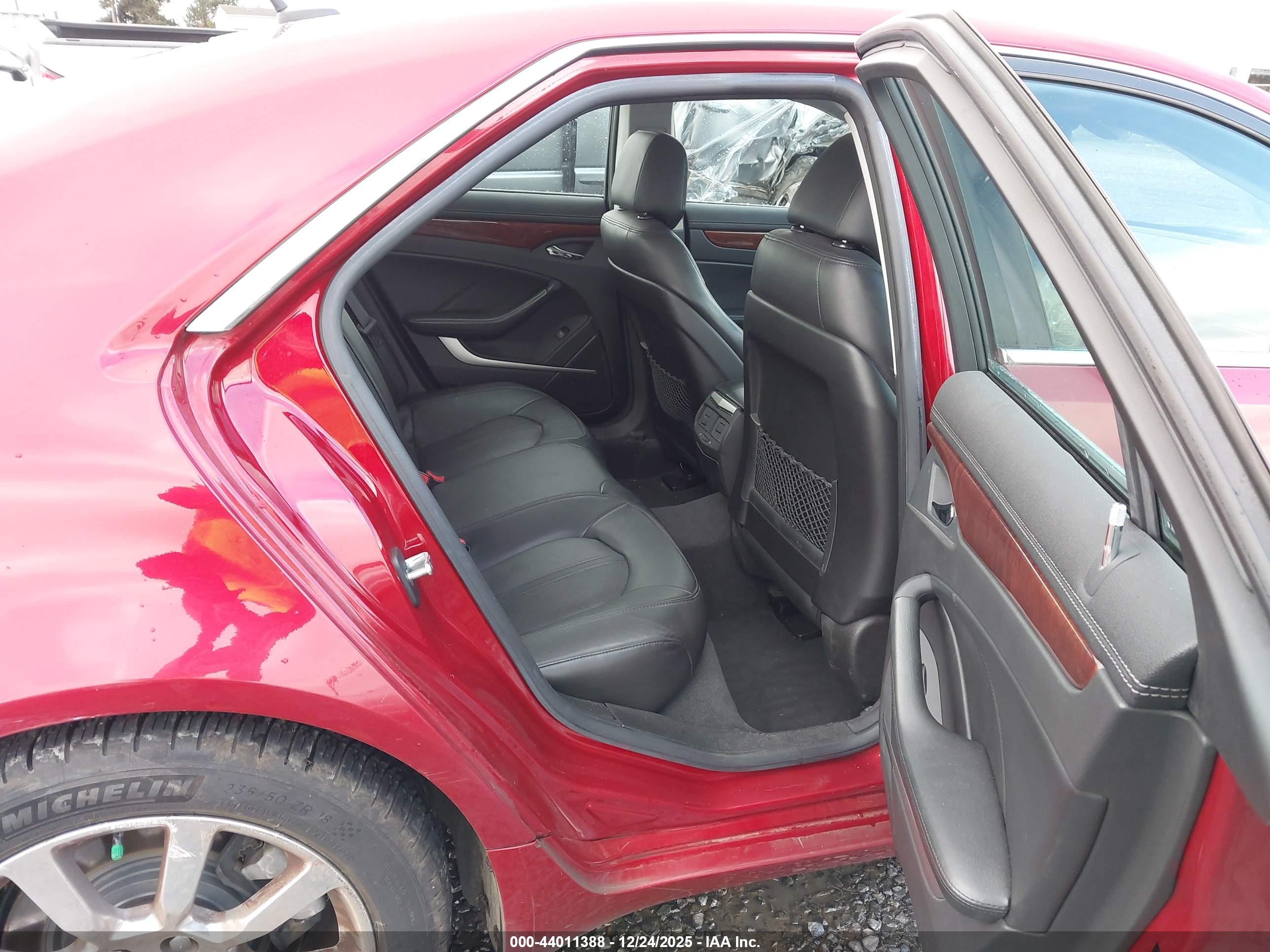 CADILLAC CTS image 8