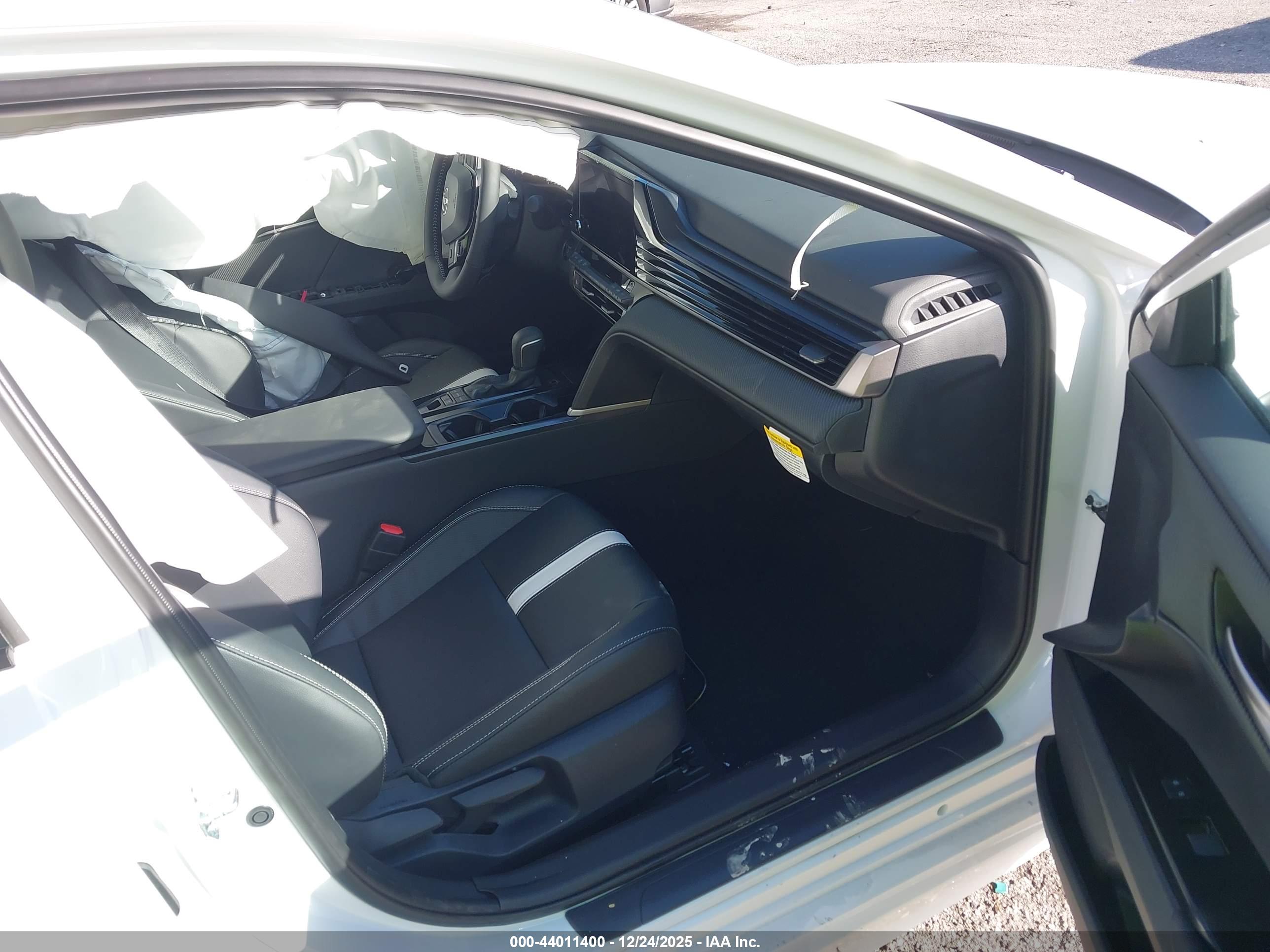 TOYOTA CAMRY image 5