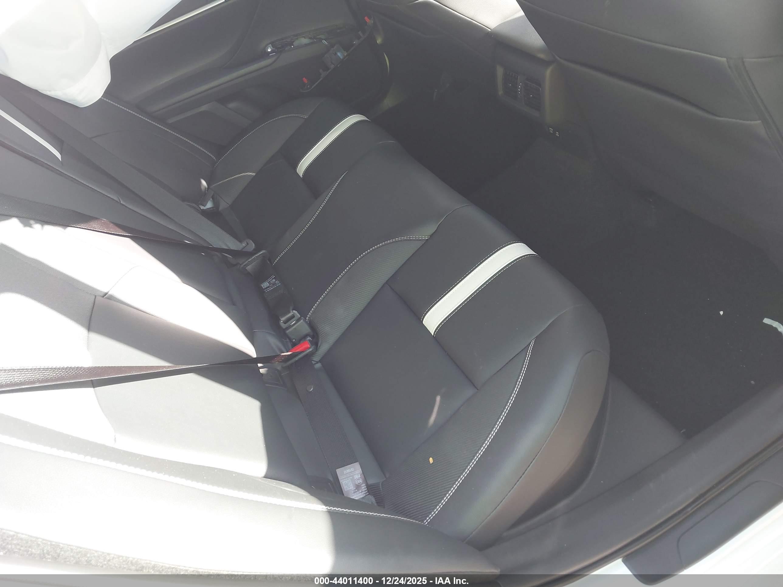TOYOTA CAMRY image 8