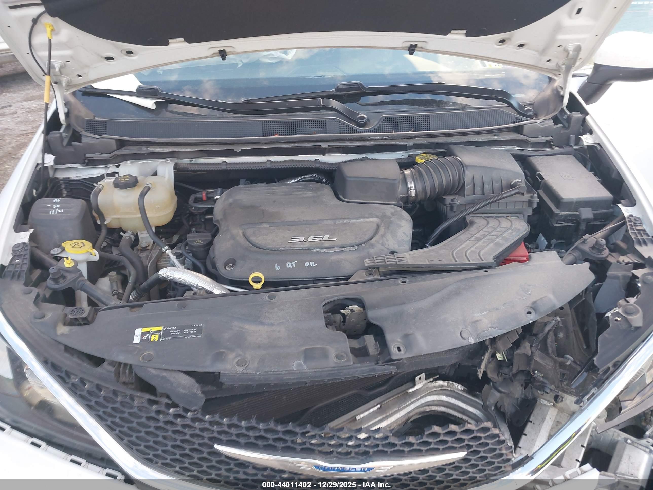 CHRYSLER PACIFICA image 10
