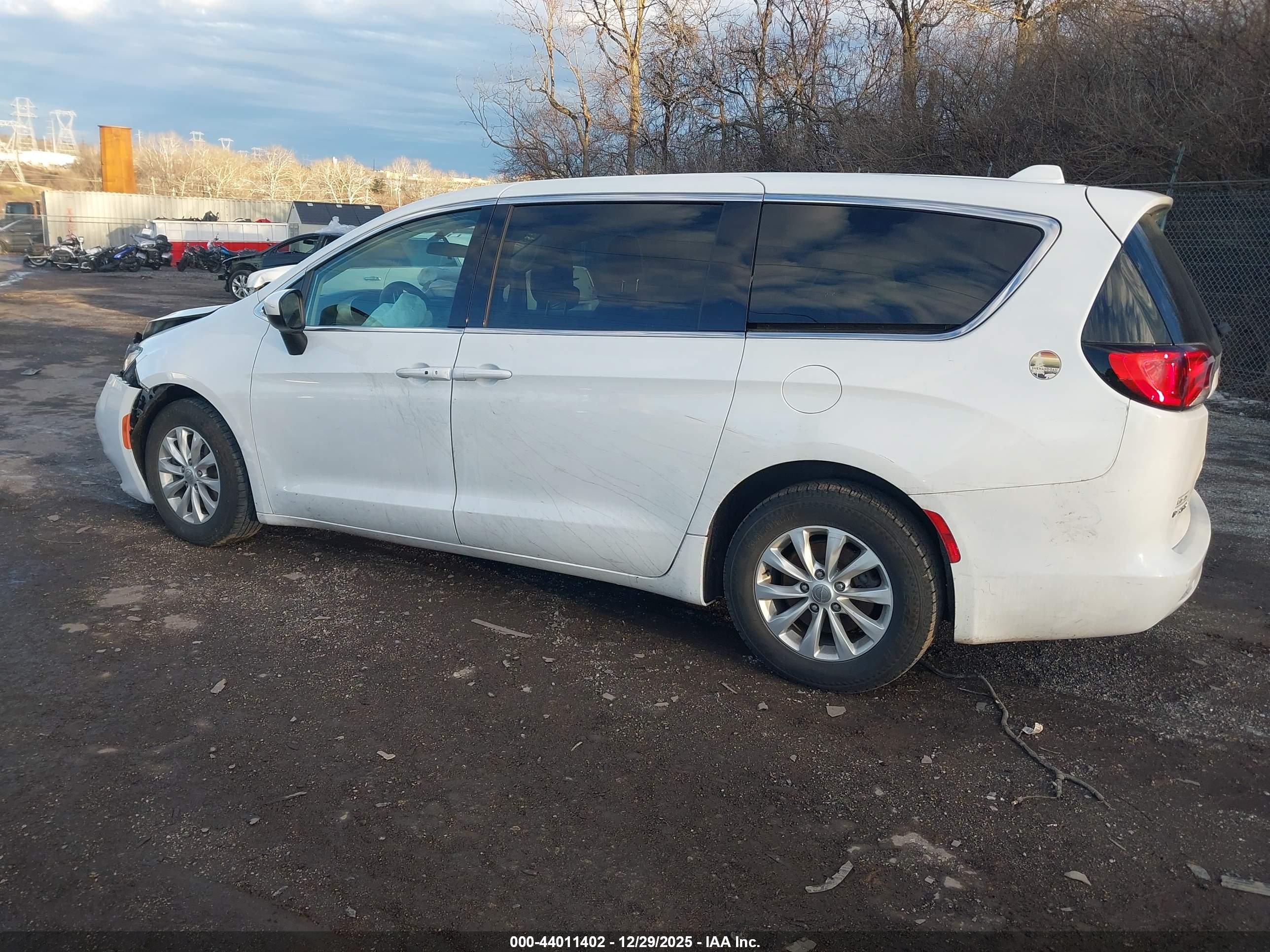 CHRYSLER PACIFICA image 3