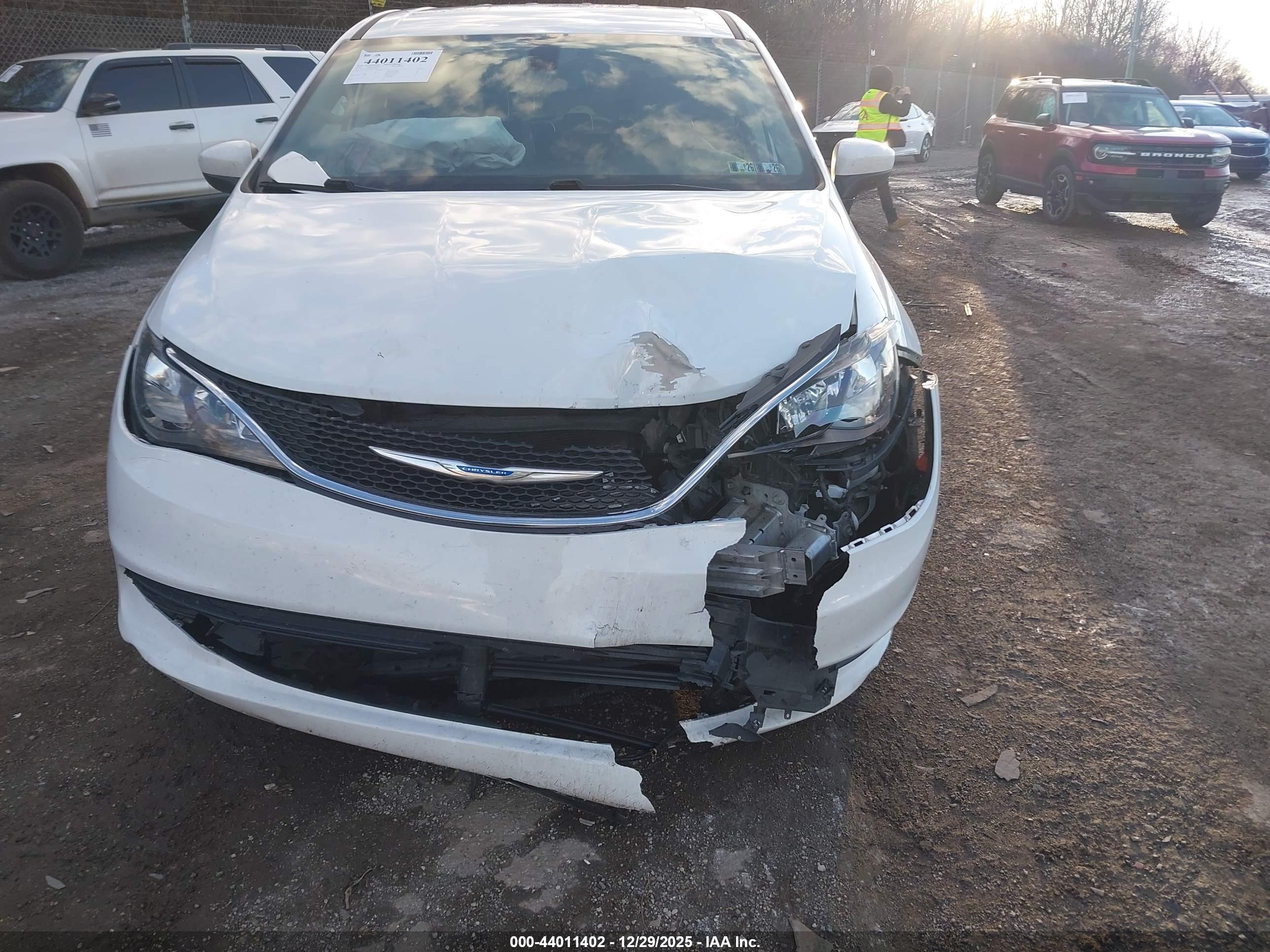 CHRYSLER PACIFICA image 6