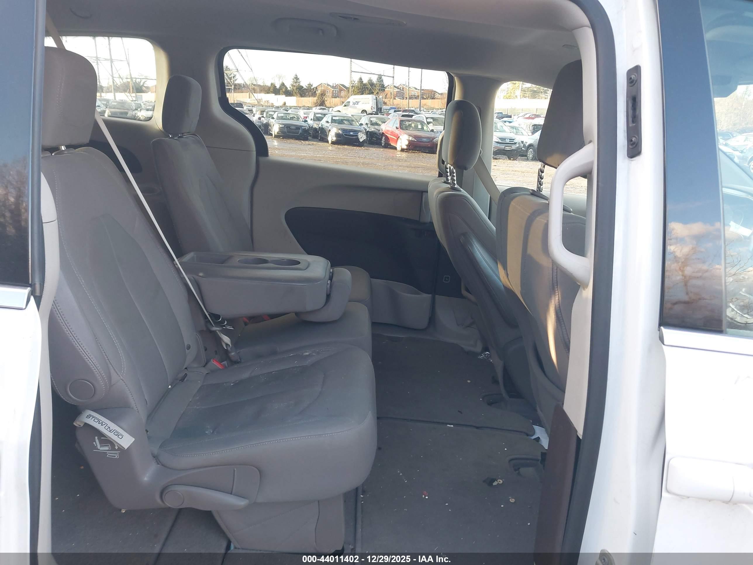 CHRYSLER PACIFICA image 8