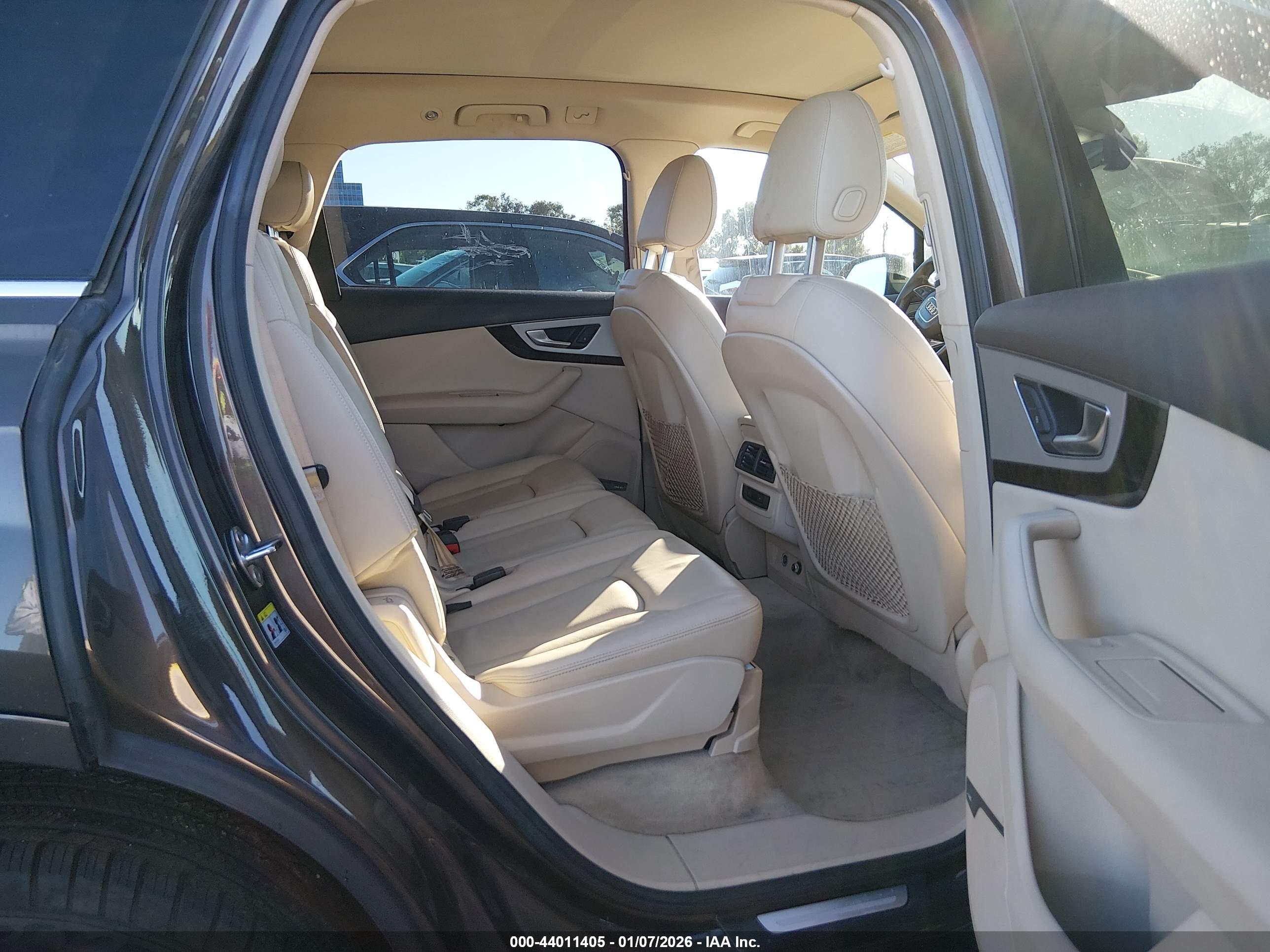 AUDI Q7 image 8