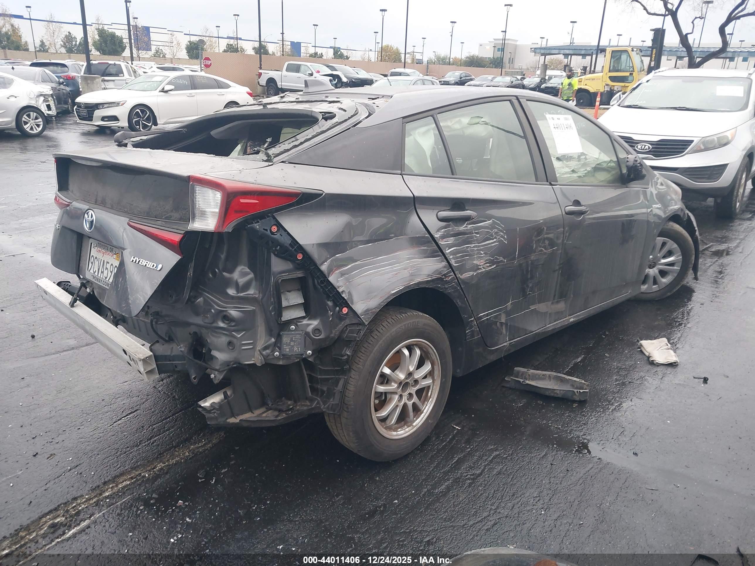 TOYOTA PRIUS image 4