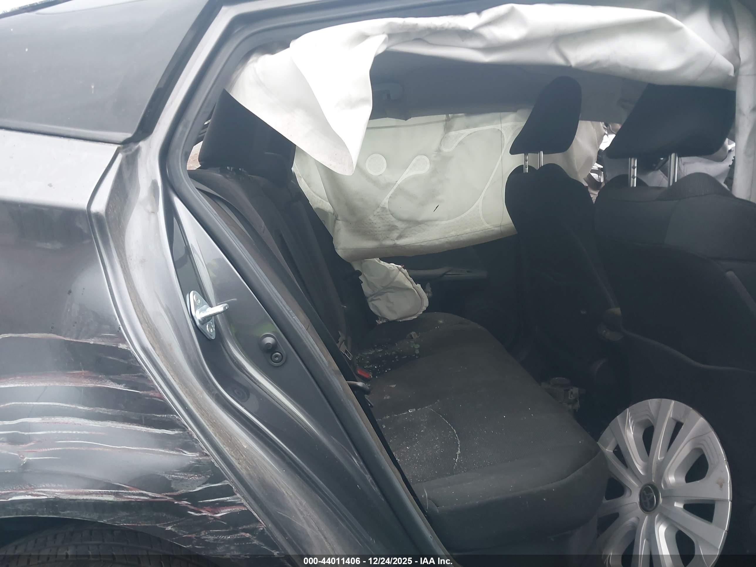 TOYOTA PRIUS image 8