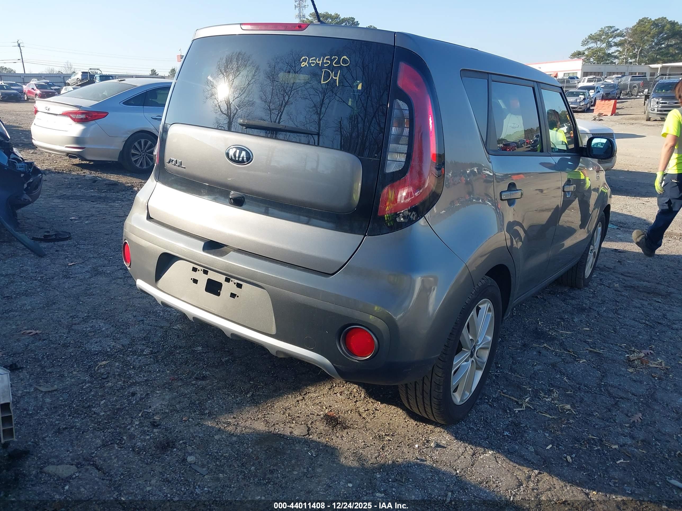 KIA SOUL image 4