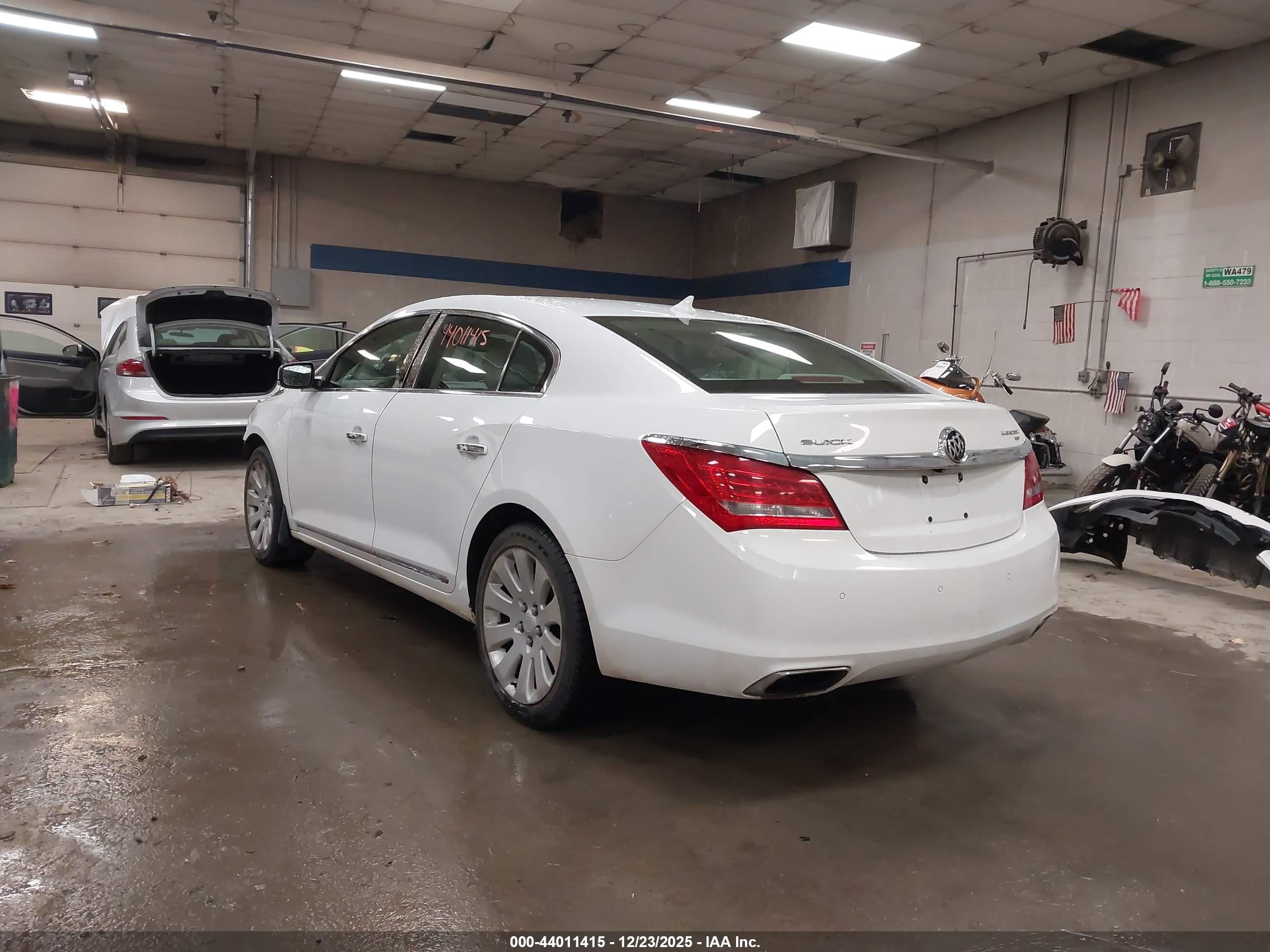 BUICK LACROSSE image 3