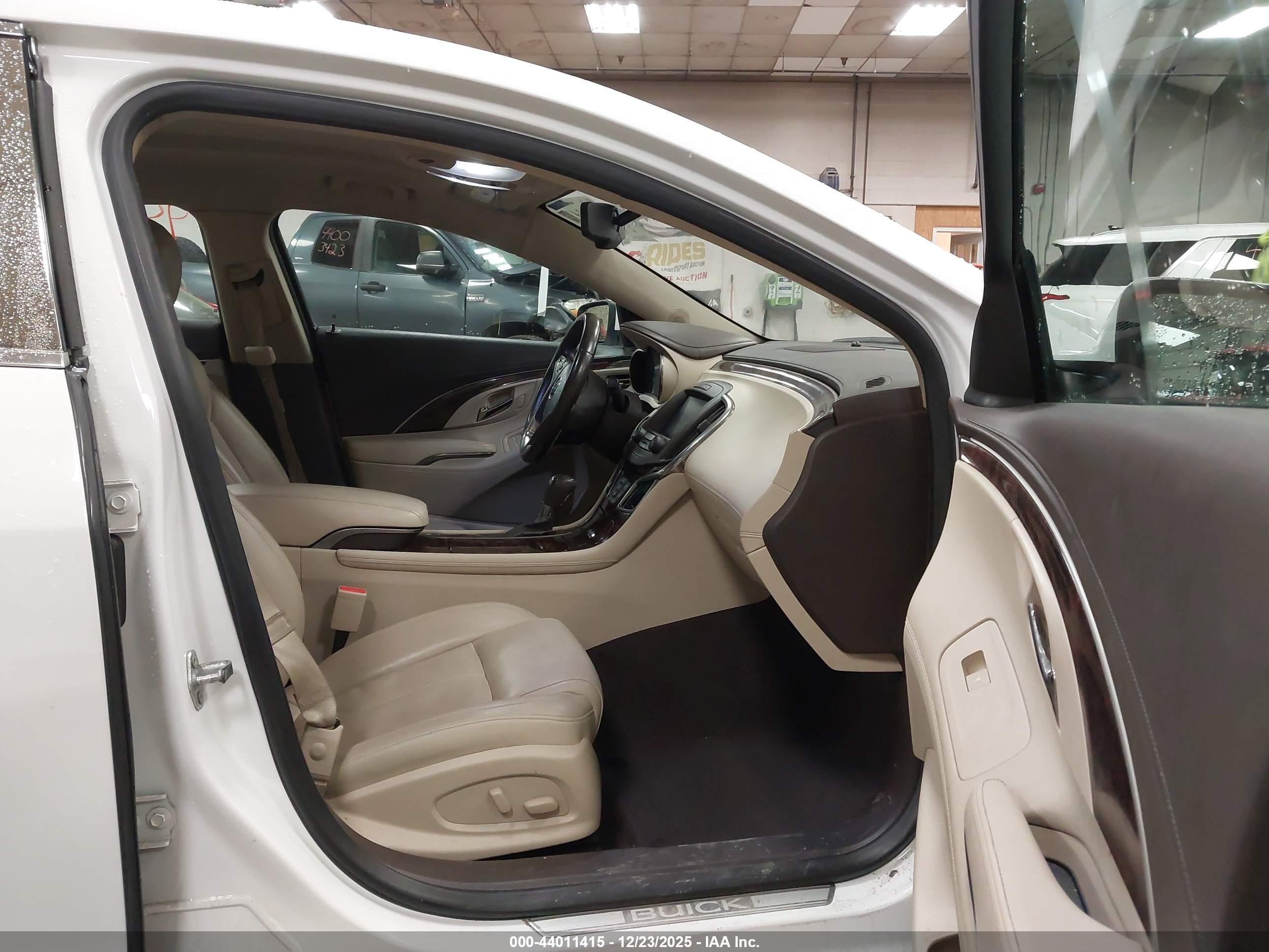 BUICK LACROSSE image 5